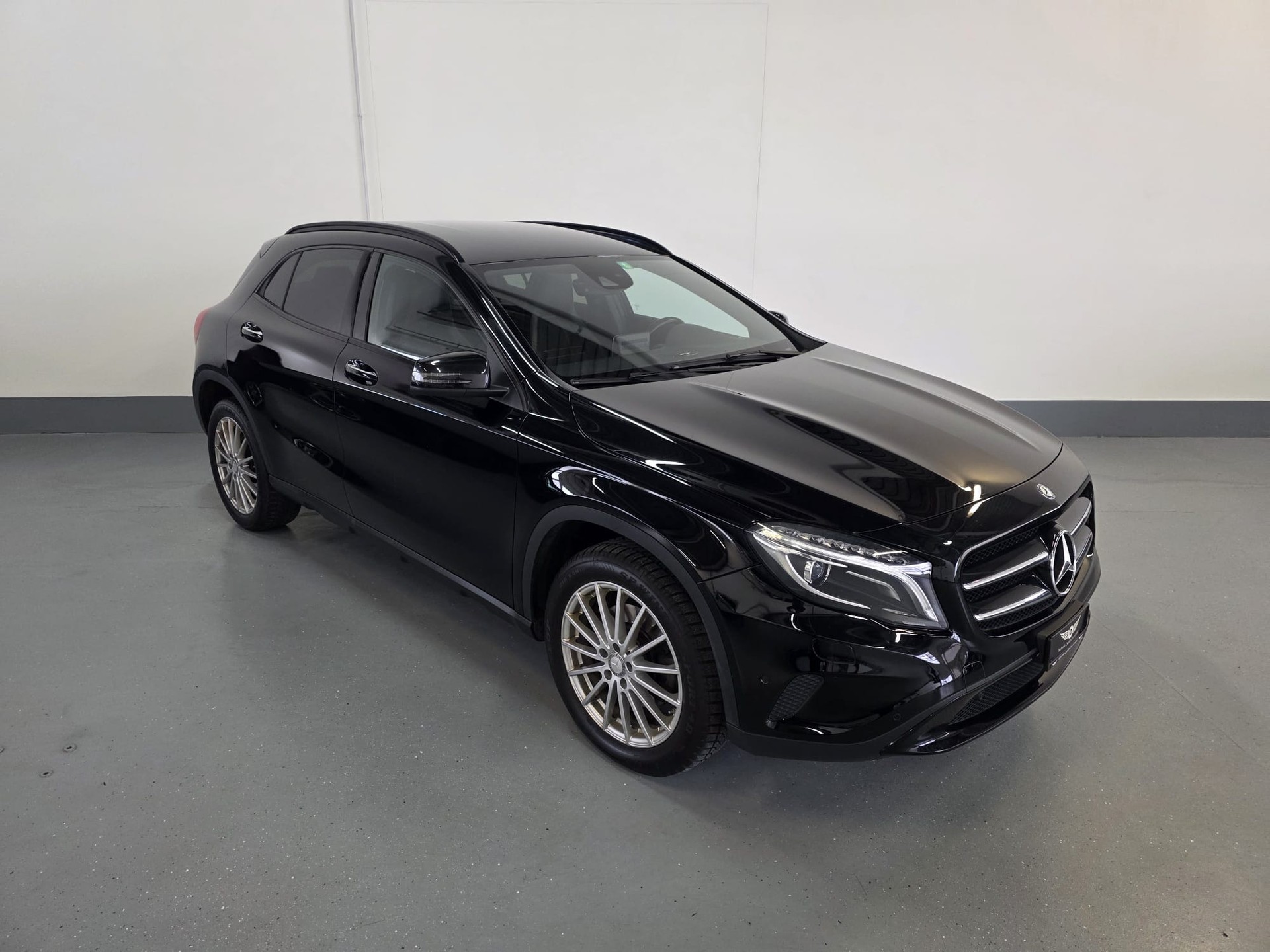 MERCEDES-BENZ GLA 250 Urban 4Matic 7G-DCT-image-1