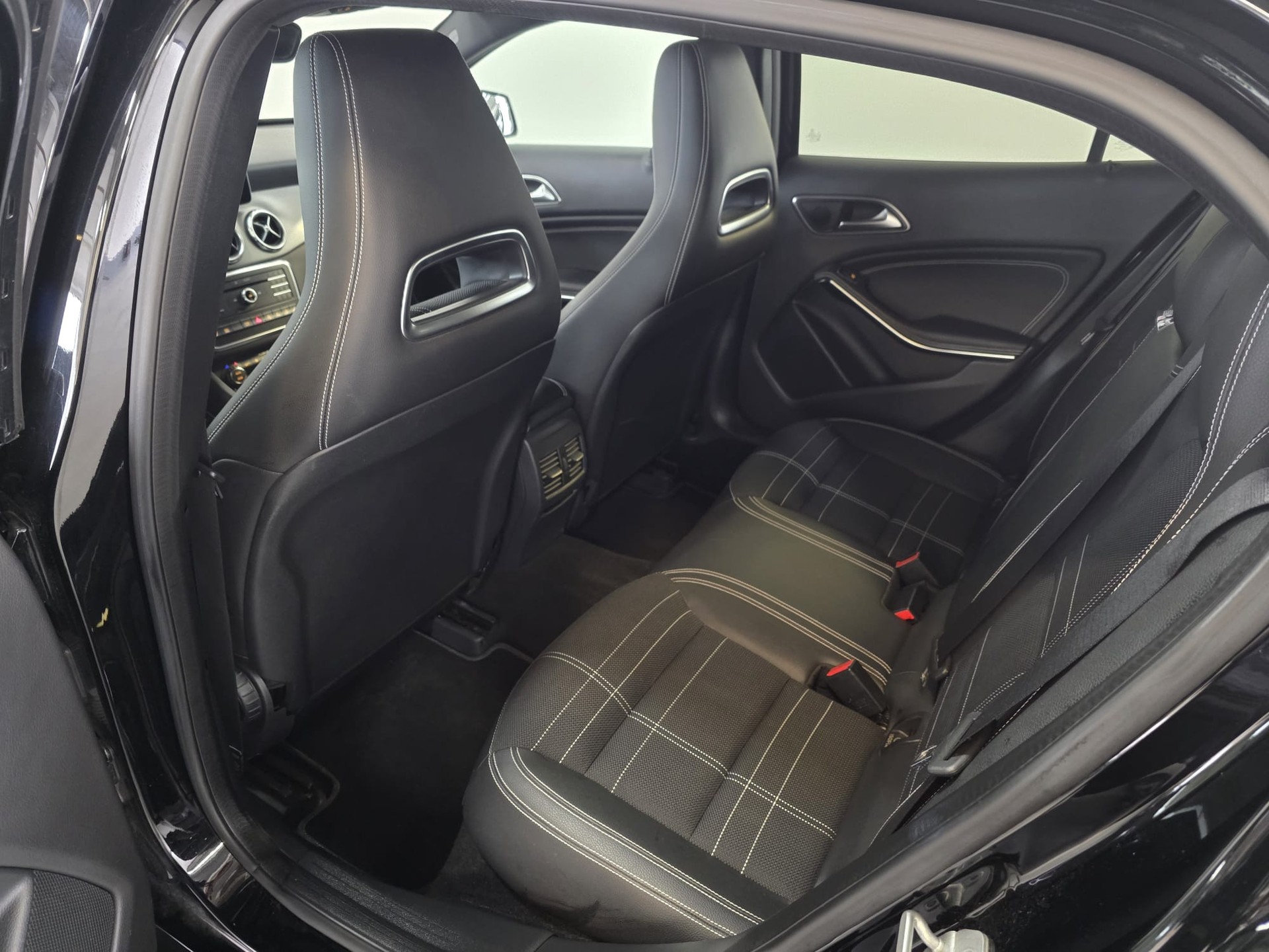 MERCEDES-BENZ GLA 250 Urban 4Matic 7G-DCT-image-19