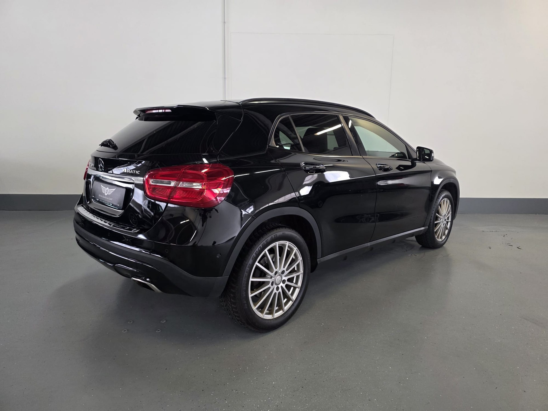 MERCEDES-BENZ GLA 250 Urban 4Matic 7G-DCT-image-10