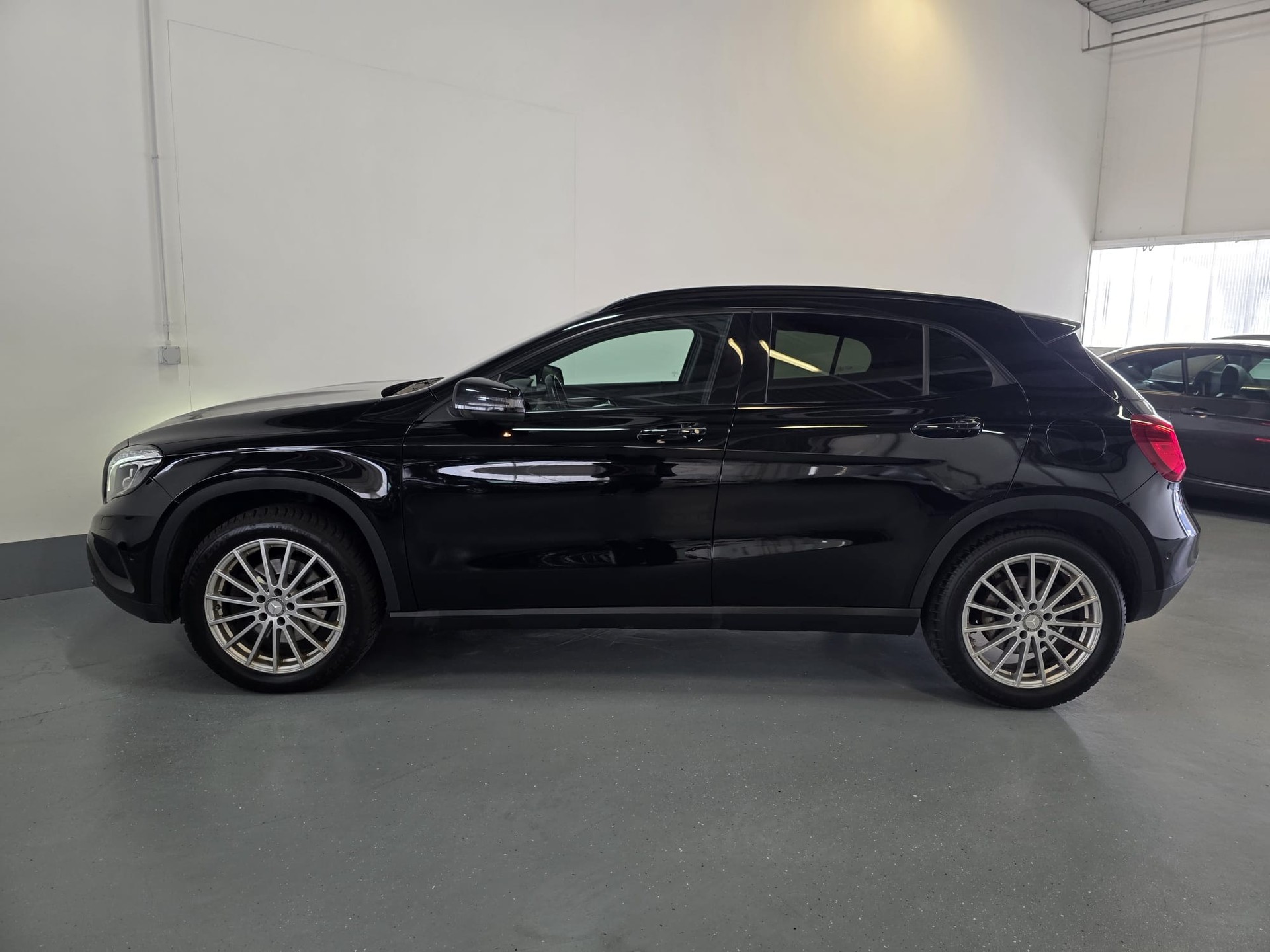 MERCEDES-BENZ GLA 250 Urban 4Matic 7G-DCT-image-6