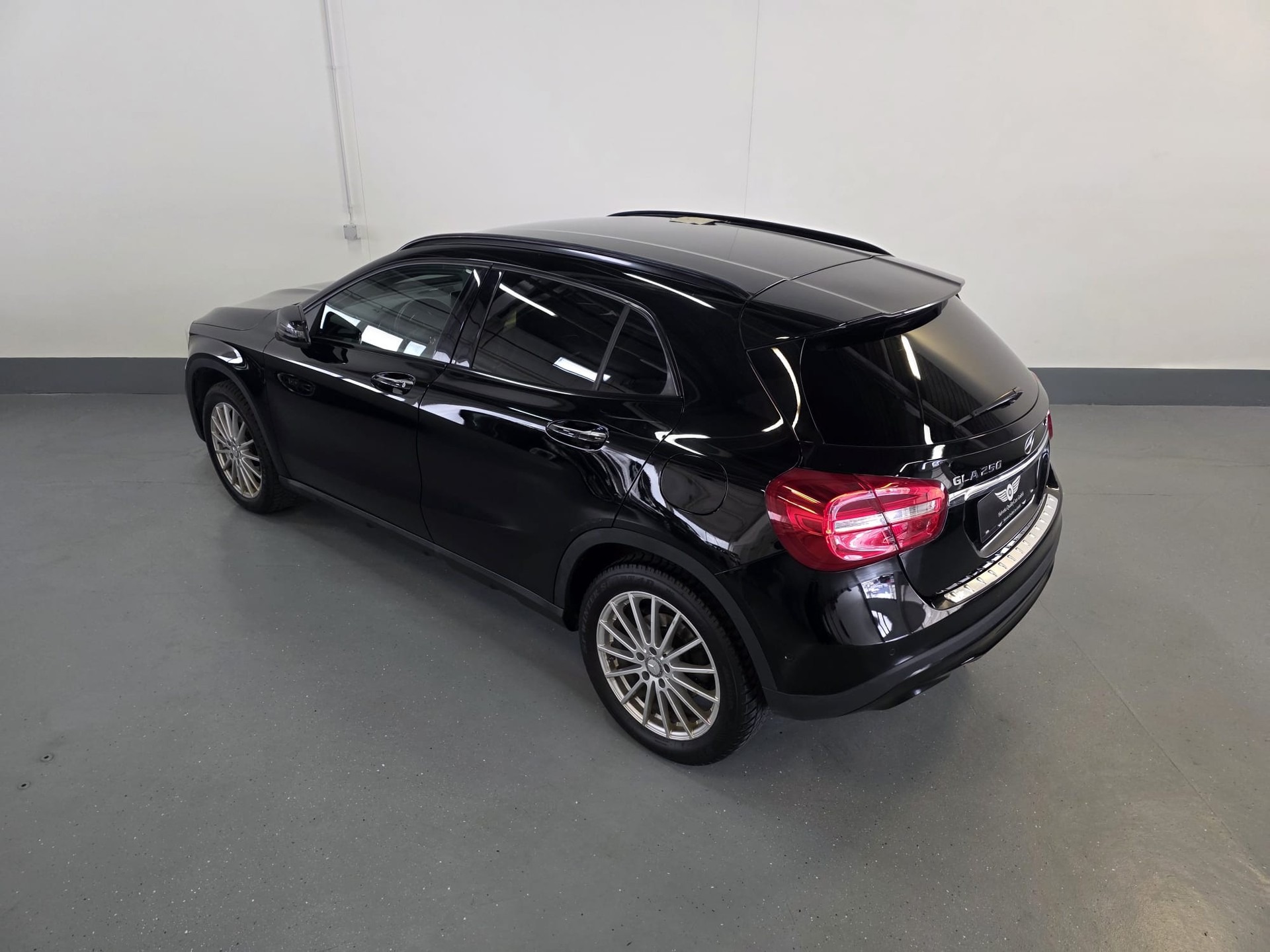 MERCEDES-BENZ GLA 250 Urban 4Matic 7G-DCT-image-11