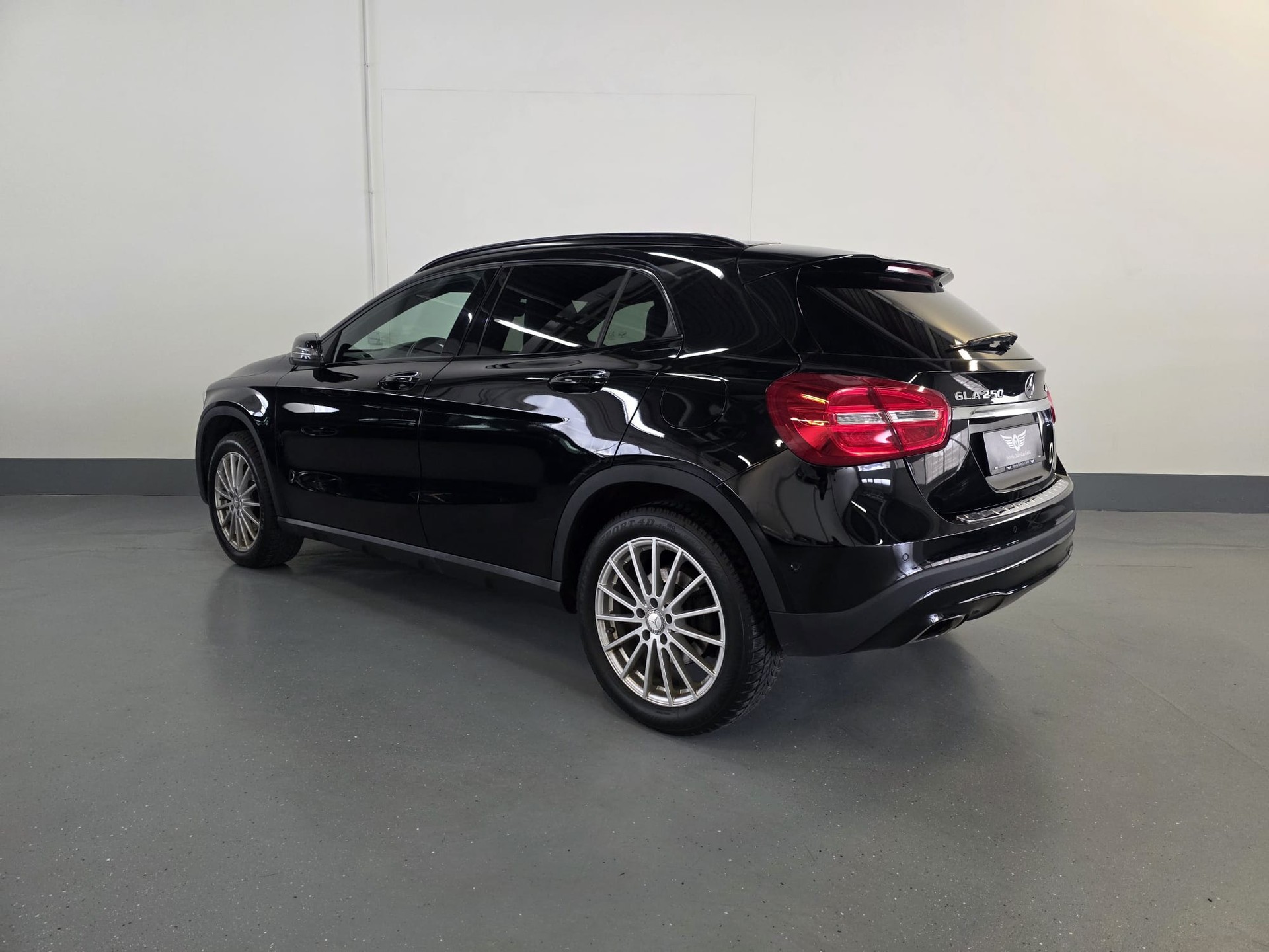 MERCEDES-BENZ GLA 250 Urban 4Matic 7G-DCT-image-13