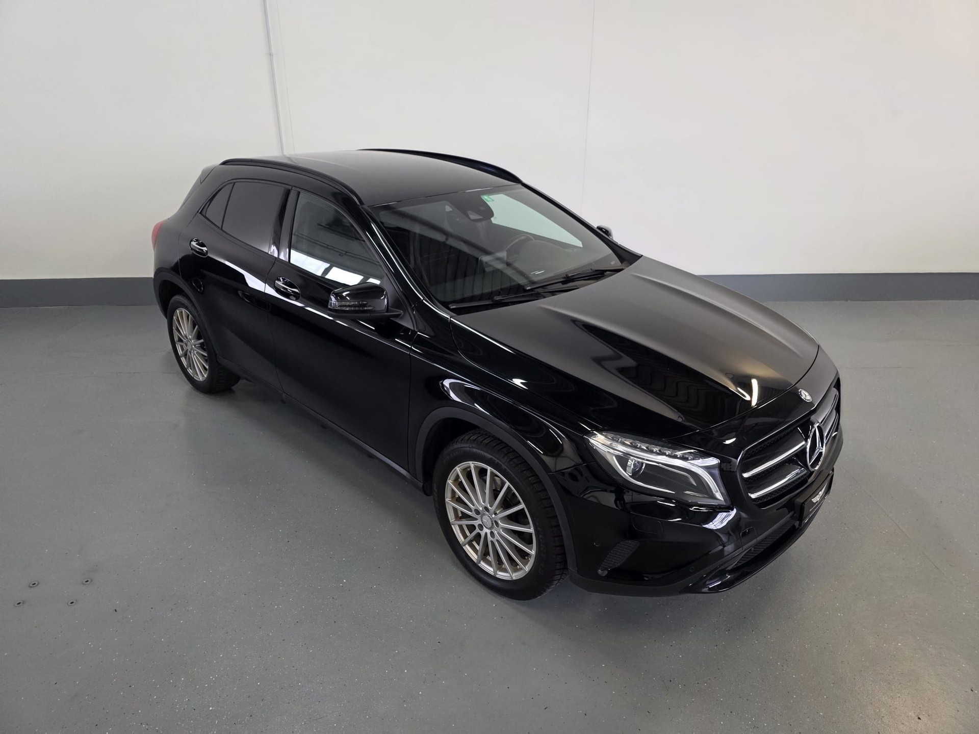 MERCEDES-BENZ GLA 250 Urban 4Matic 7G-DCT-image-0