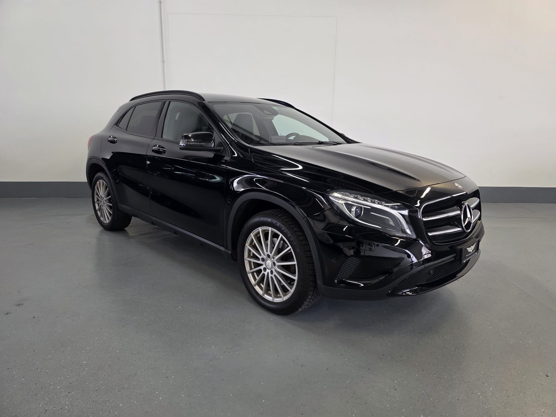 MERCEDES-BENZ GLA 250 Urban 4Matic 7G-DCT-image-2