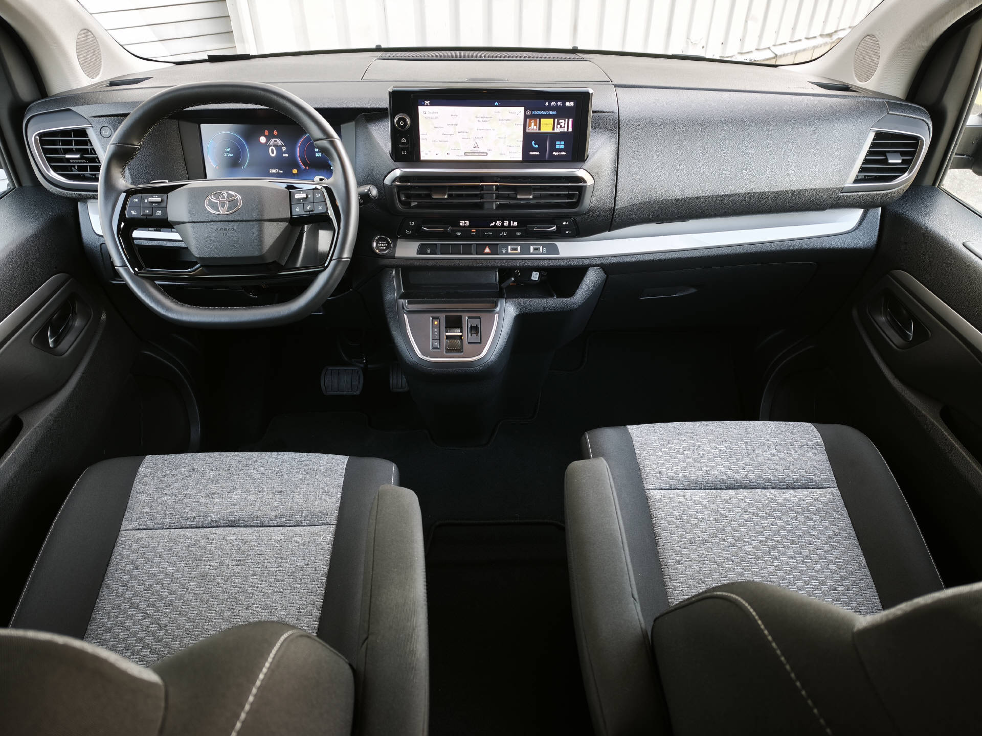 TOYOTA PROACE Verso L1 2.0 D Family-image-6