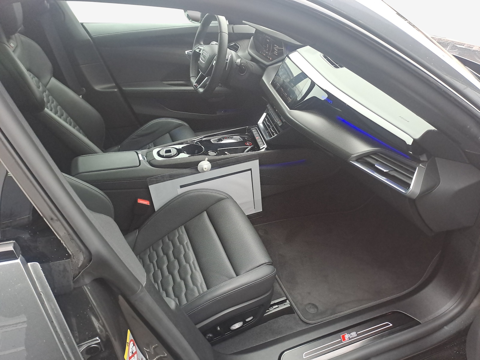 AUDI RS e-tron GT quattro-image-14