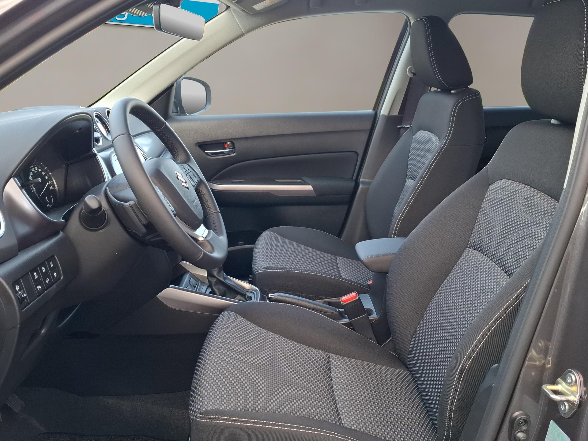 SUZUKI Vitara 1.4 T Sakura Hybrid 4x4-image-5