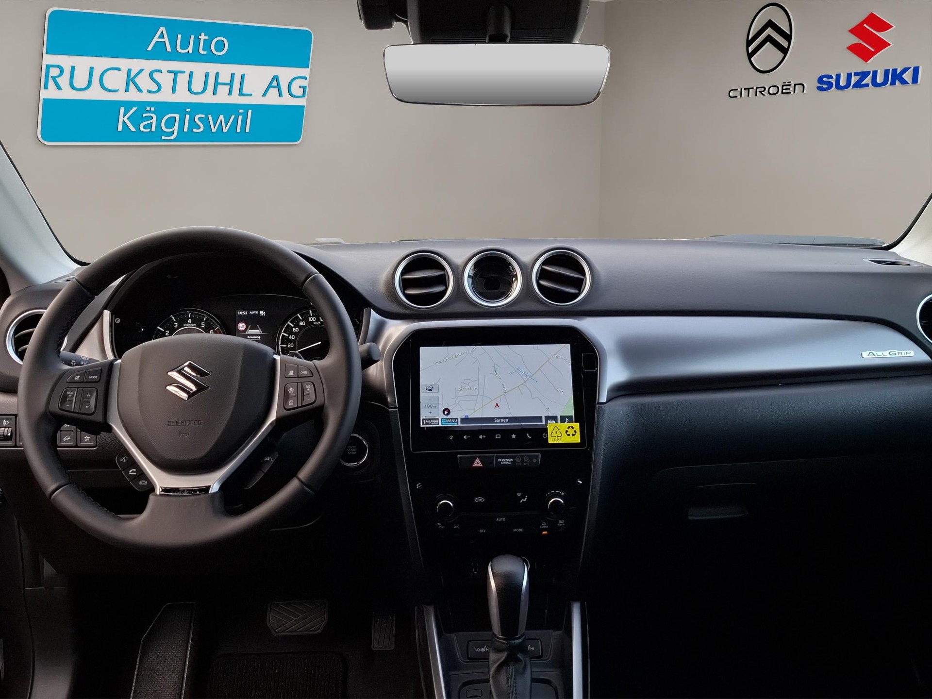 SUZUKI Vitara 1.4 T Sakura Hybrid 4x4-image-8