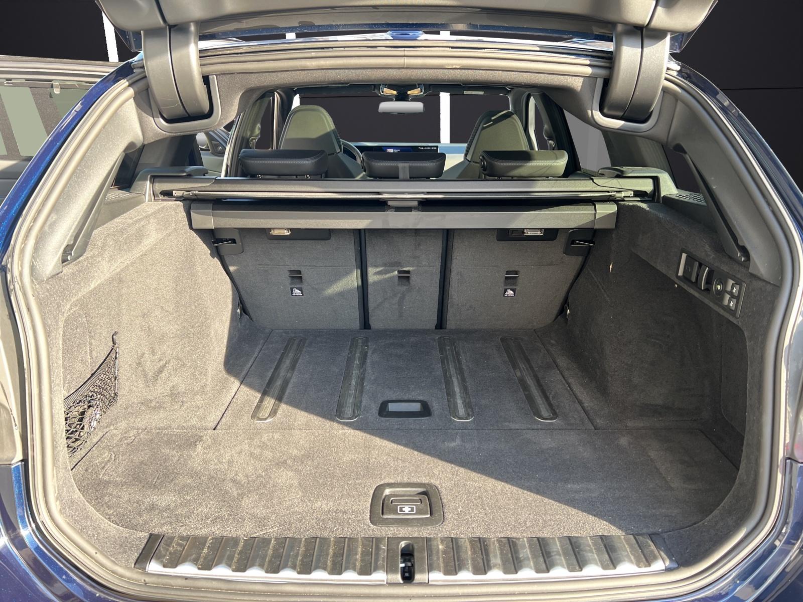 BMW M340i xDrive Touring-image-13