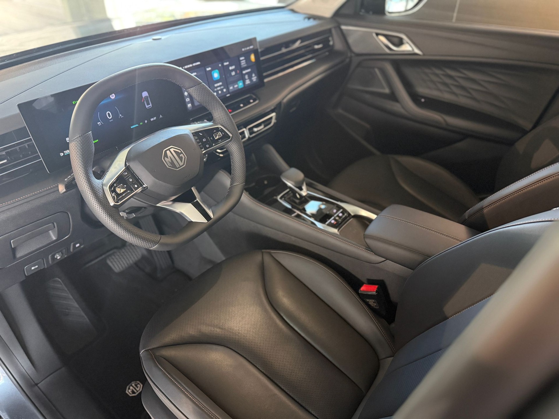 MG HS 1.5 T PHEV Luxury-image-7