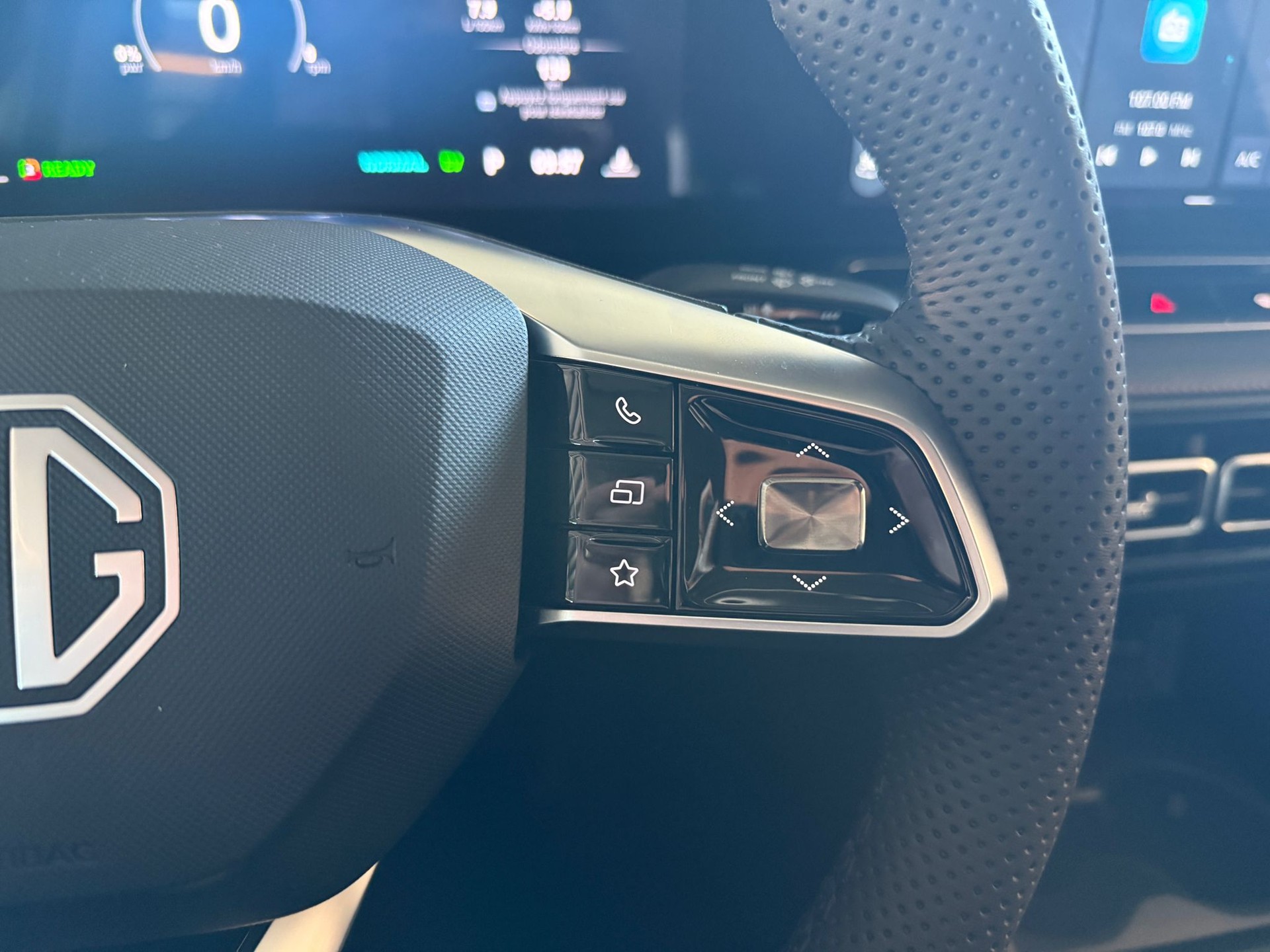 MG HS 1.5 T PHEV Luxury-image-13