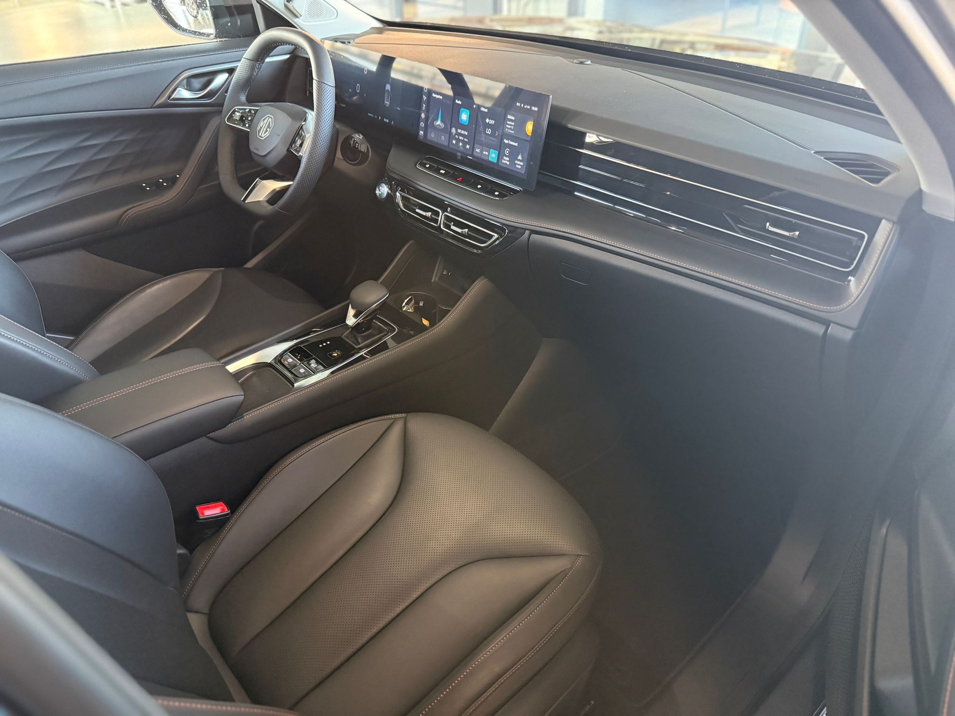 MG HS 1.5 T PHEV Luxury-image-8