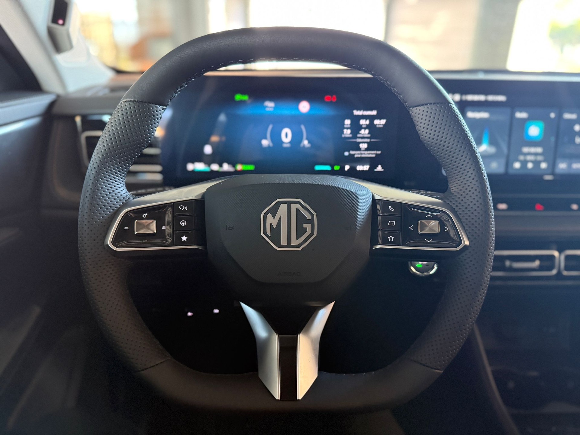 MG HS 1.5 T PHEV Luxury-image-11