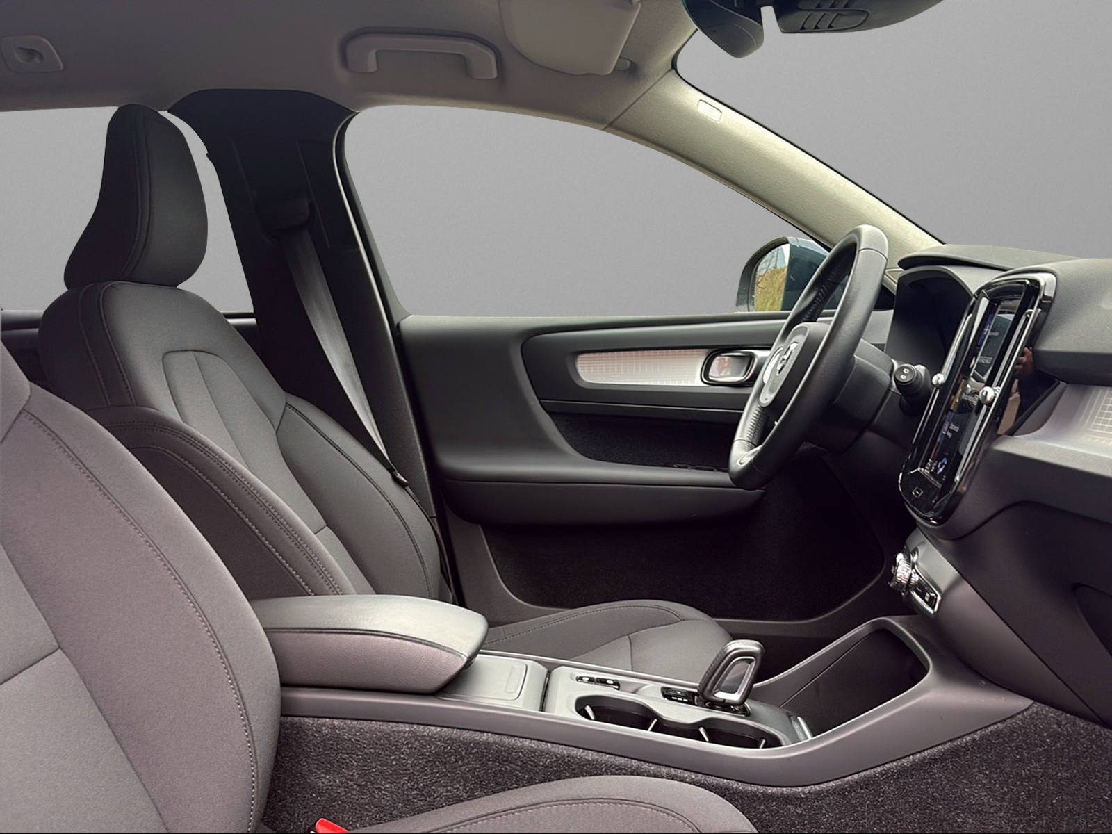 VOLVO XC40 T2 Momentum Light Geartronic-image-9