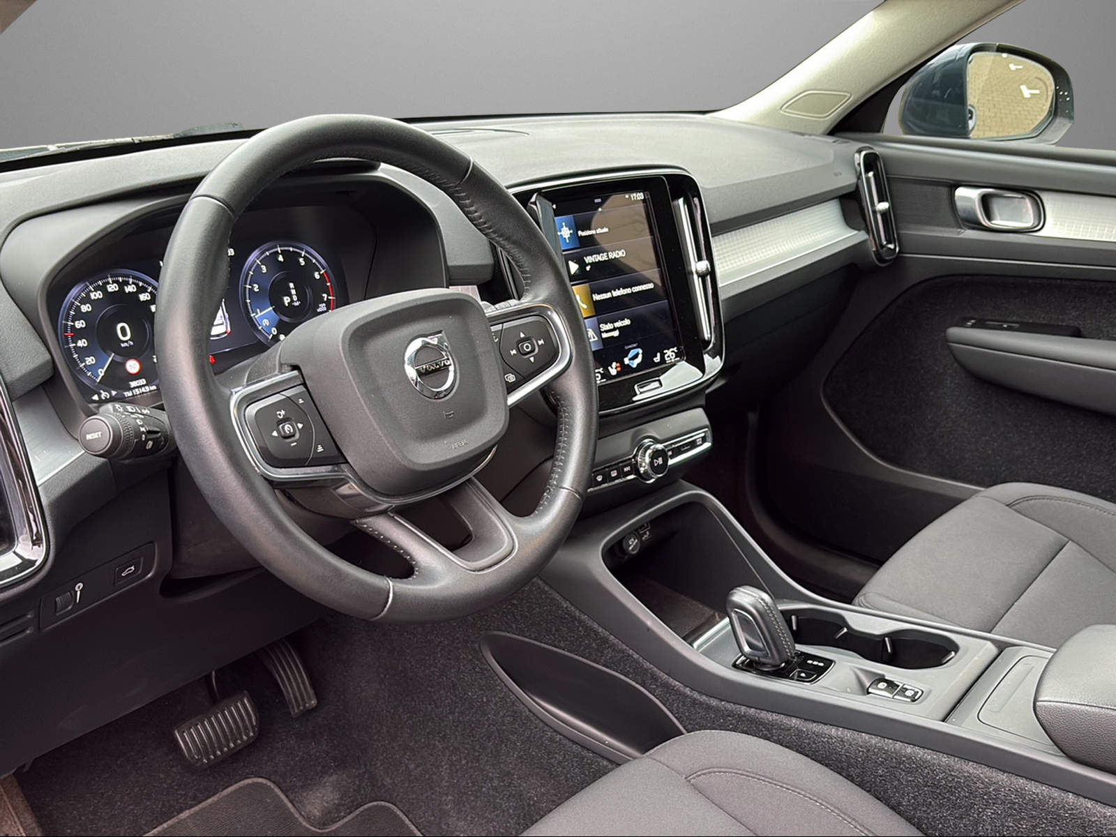 VOLVO XC40 T2 Momentum Light Geartronic-image-7