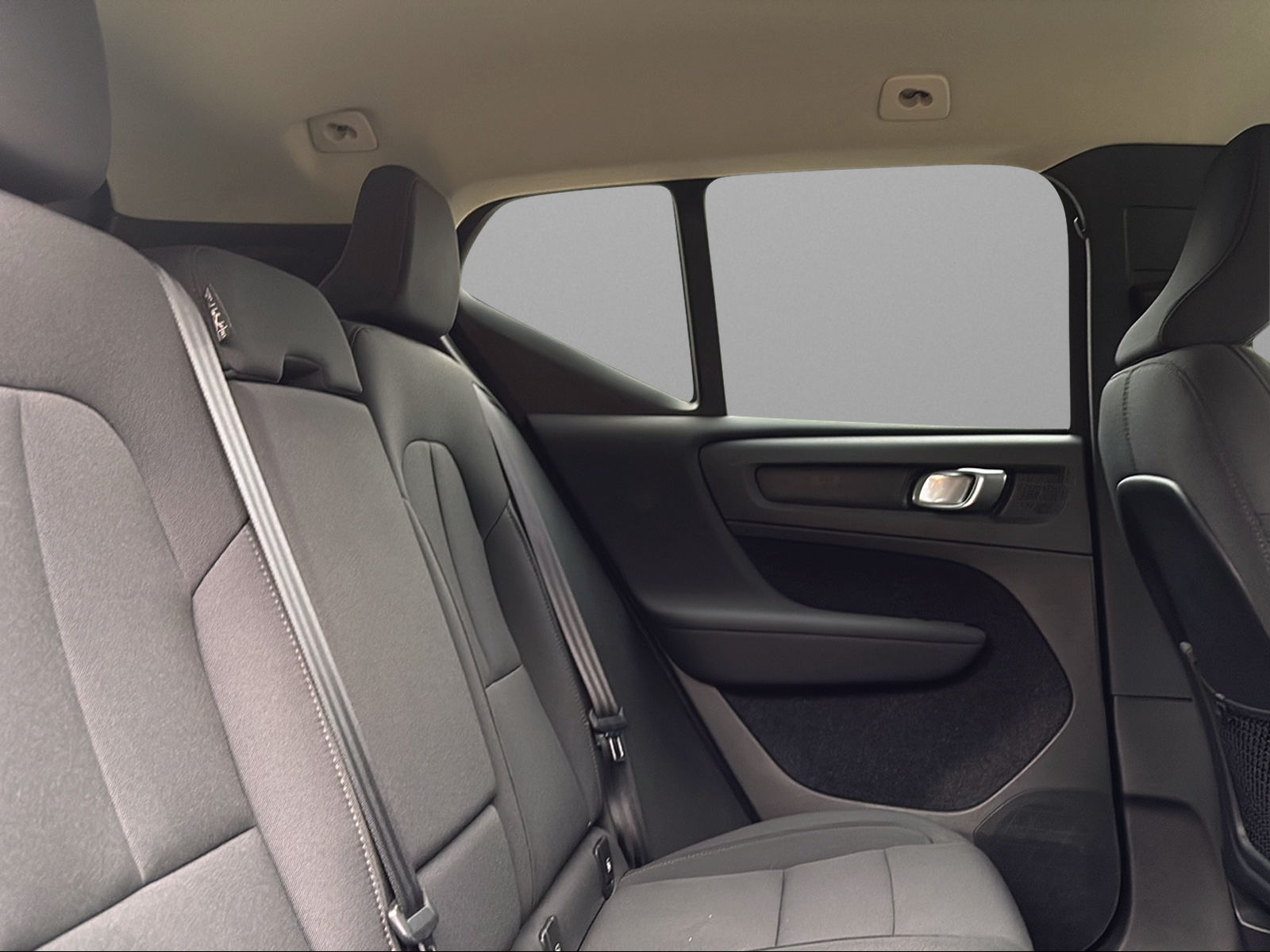 VOLVO XC40 T2 Momentum Light Geartronic-image-10