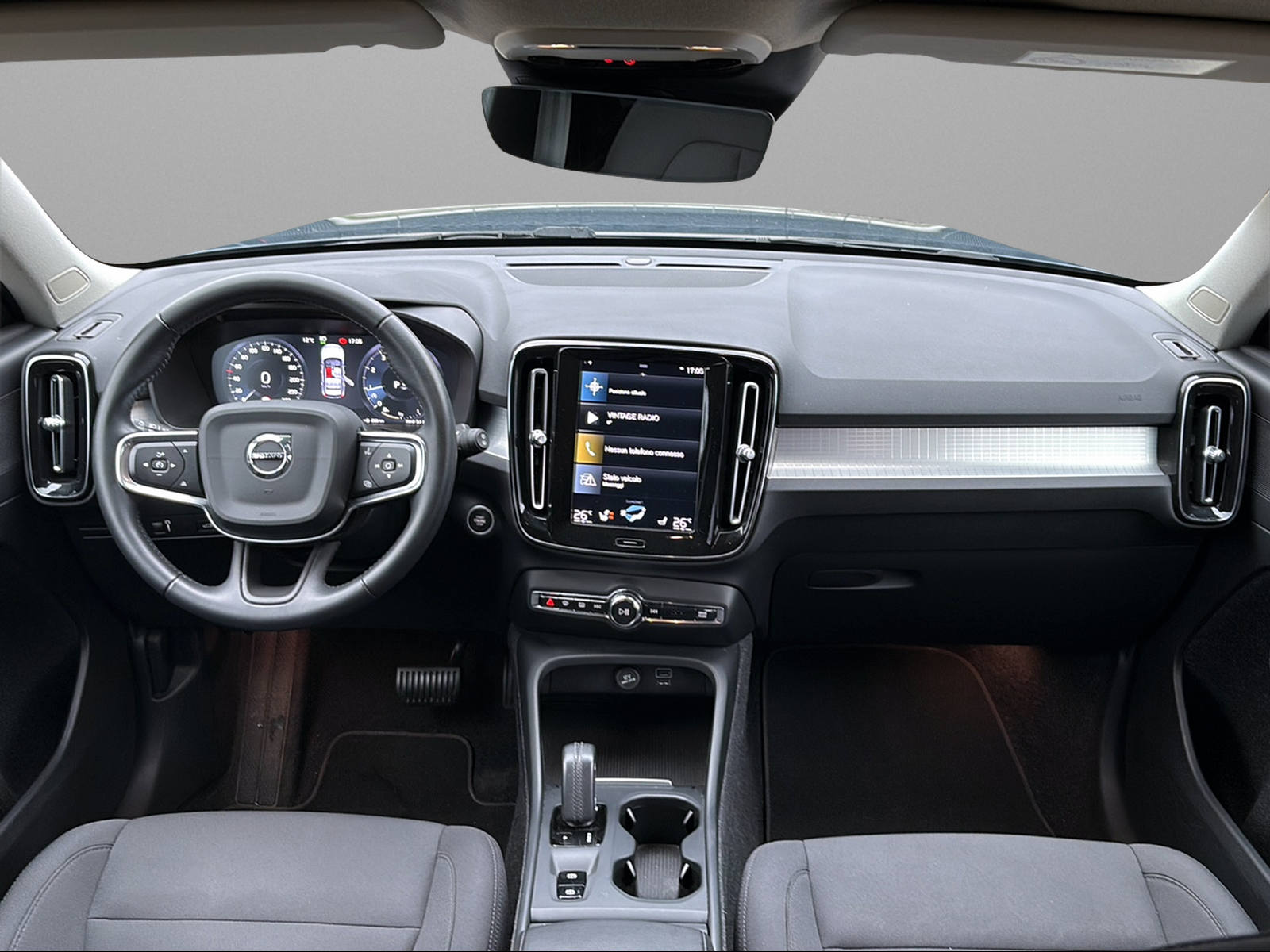VOLVO XC40 T2 Momentum Light Geartronic-image-8