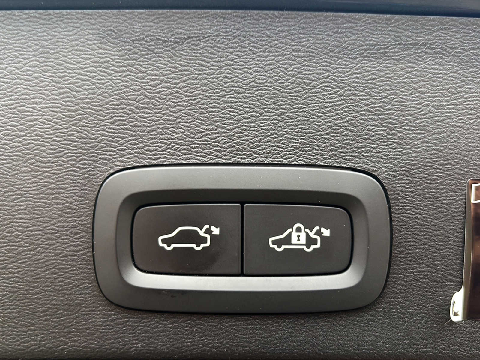 VOLVO XC40 T2 Momentum Light Geartronic-image-12
