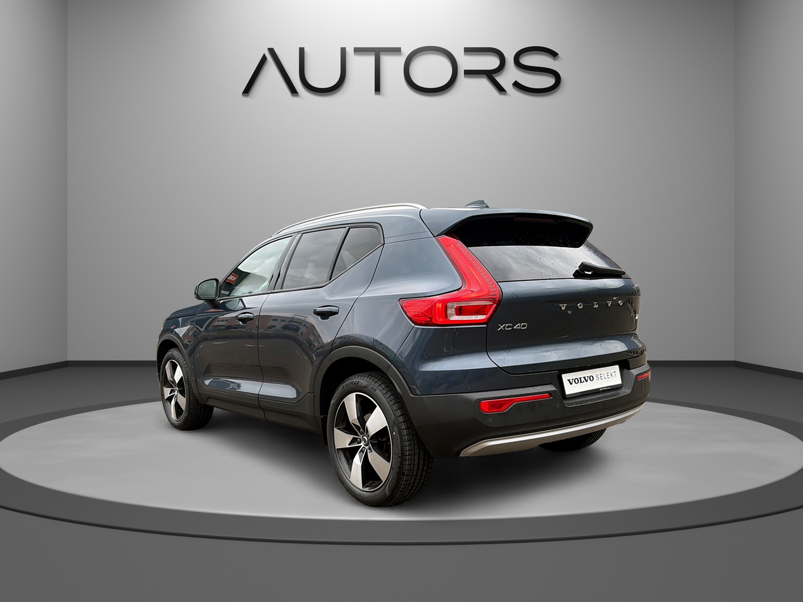 VOLVO XC40 T2 Momentum Light Geartronic-image-2