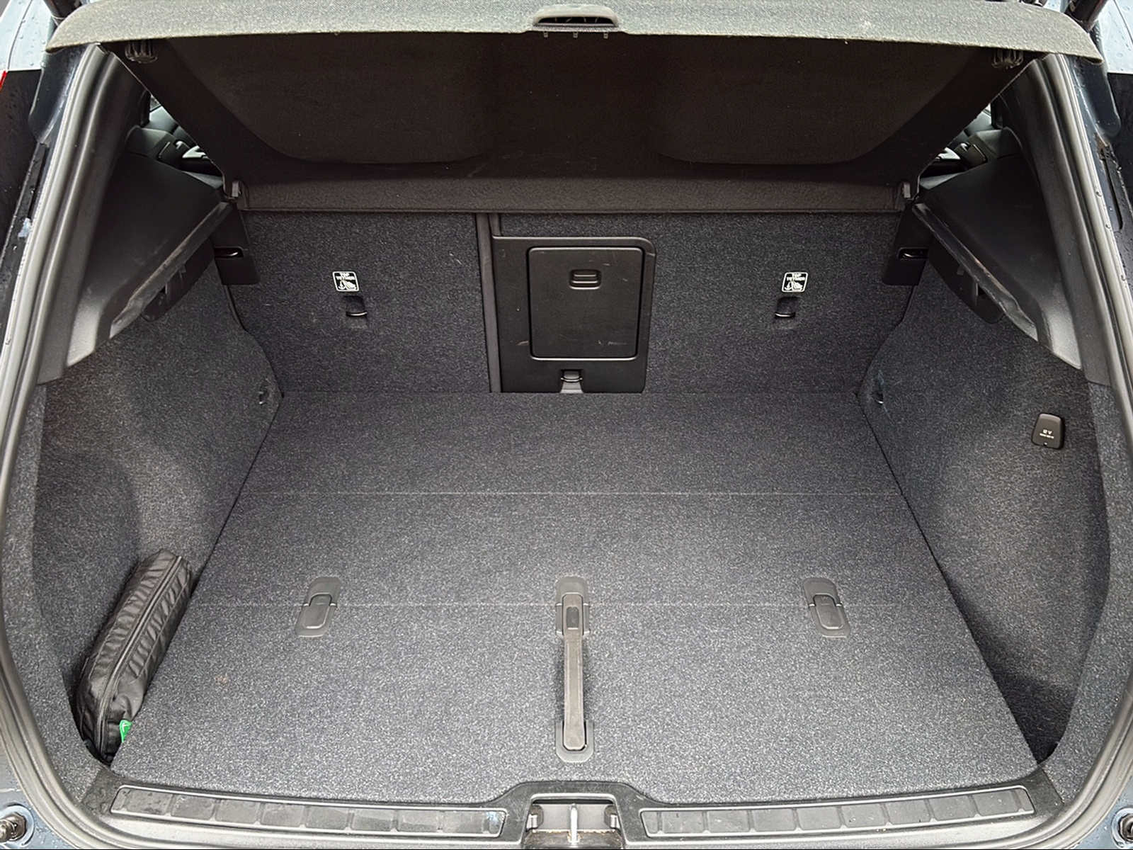 VOLVO XC40 T2 Momentum Light Geartronic-image-6