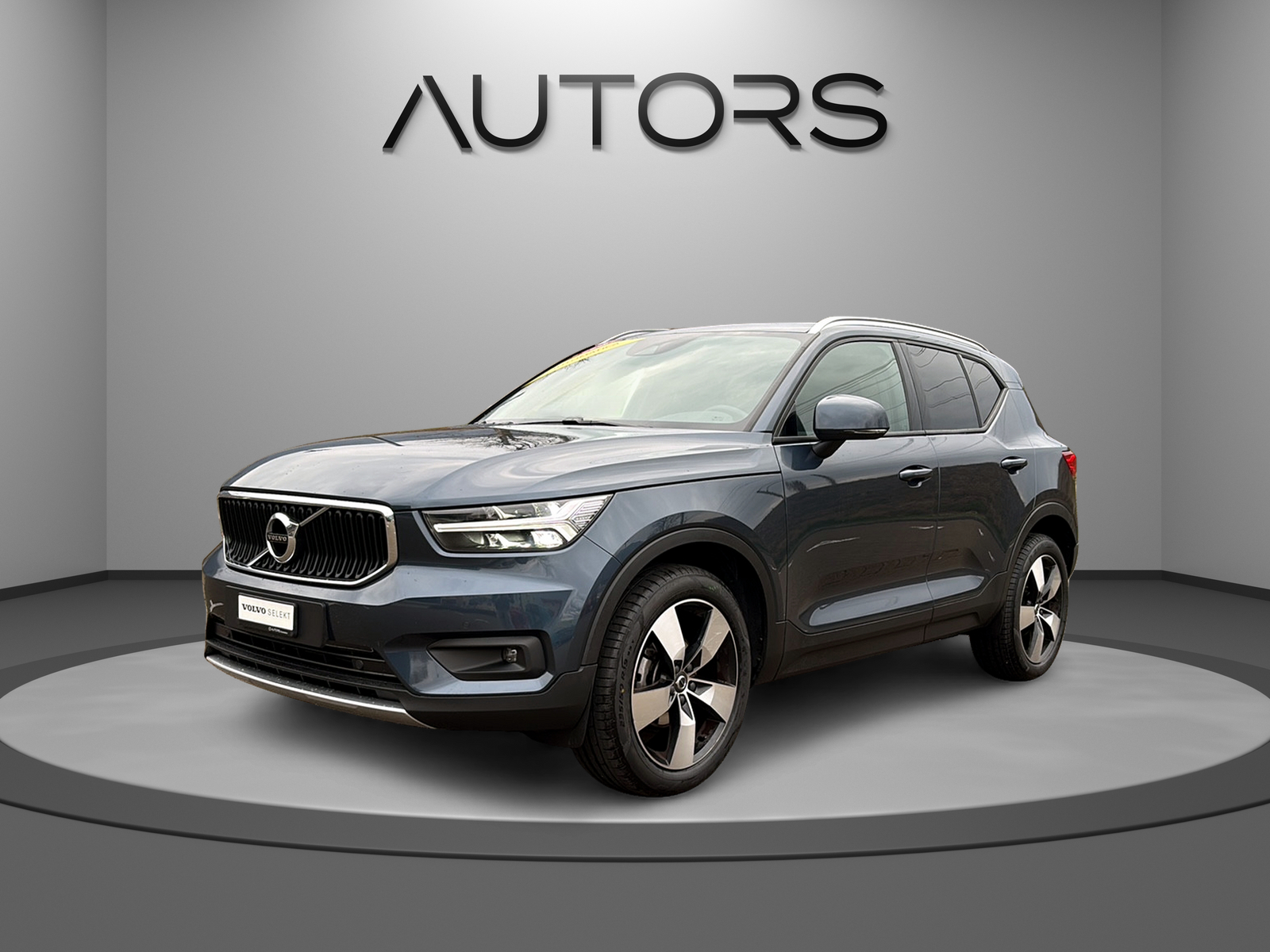 VOLVO XC40 T2 Momentum Light Geartronic-image-0