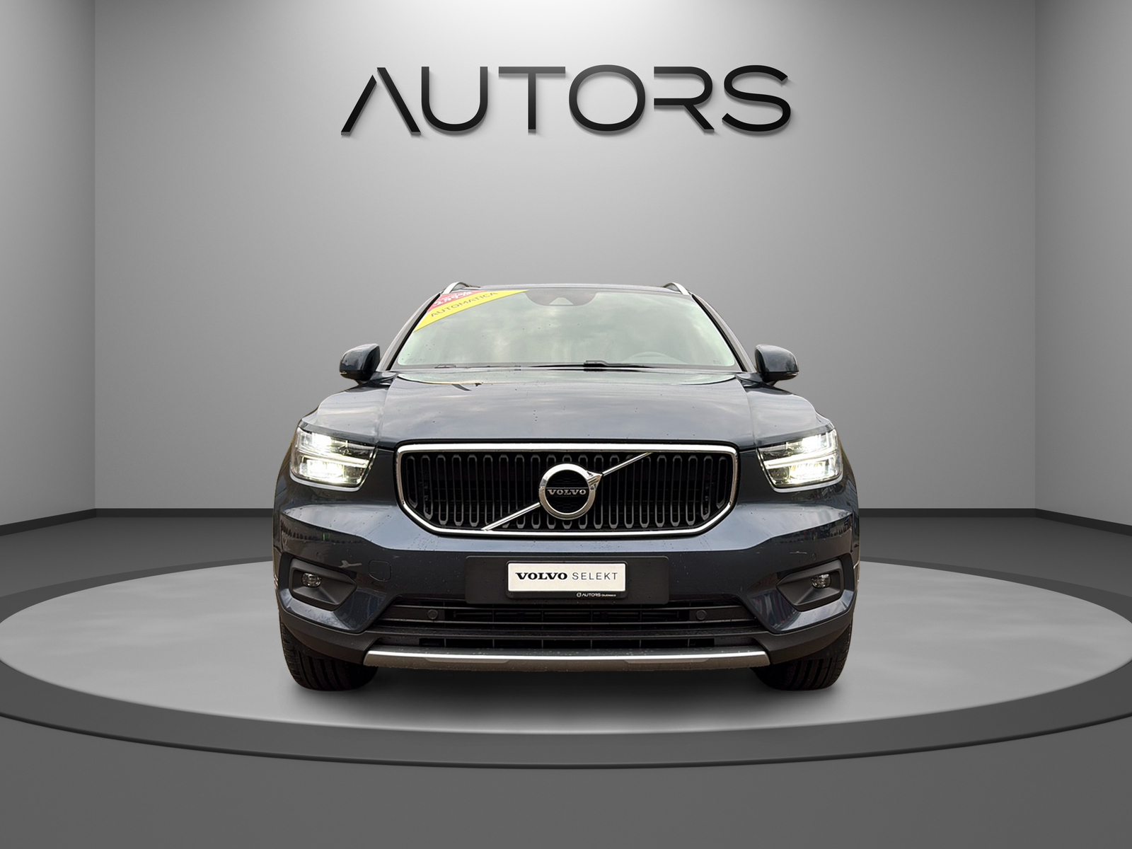 VOLVO XC40 T2 Momentum Light Geartronic-image-1
