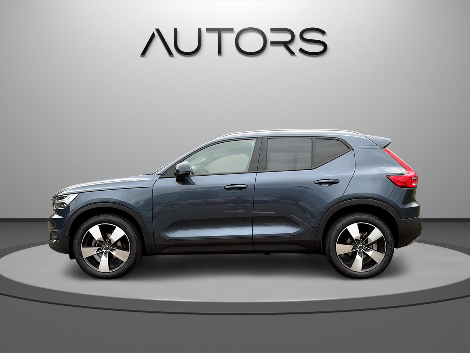VOLVO XC40 T2 Momentum Light Geartronic-image-3
