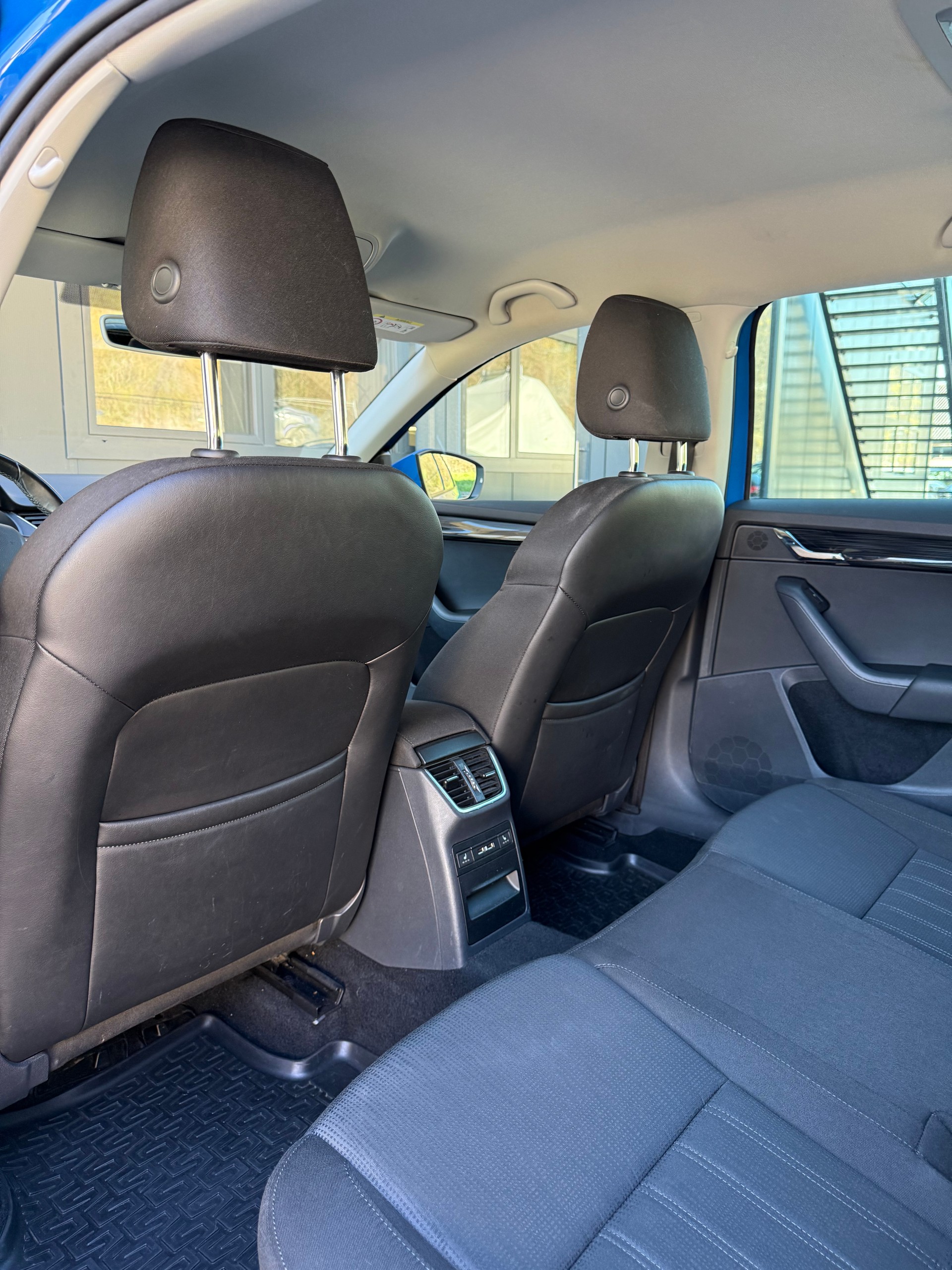 SKODA Octavia Combi 2.0 TDI Swiss Line 25 4x4-image-10