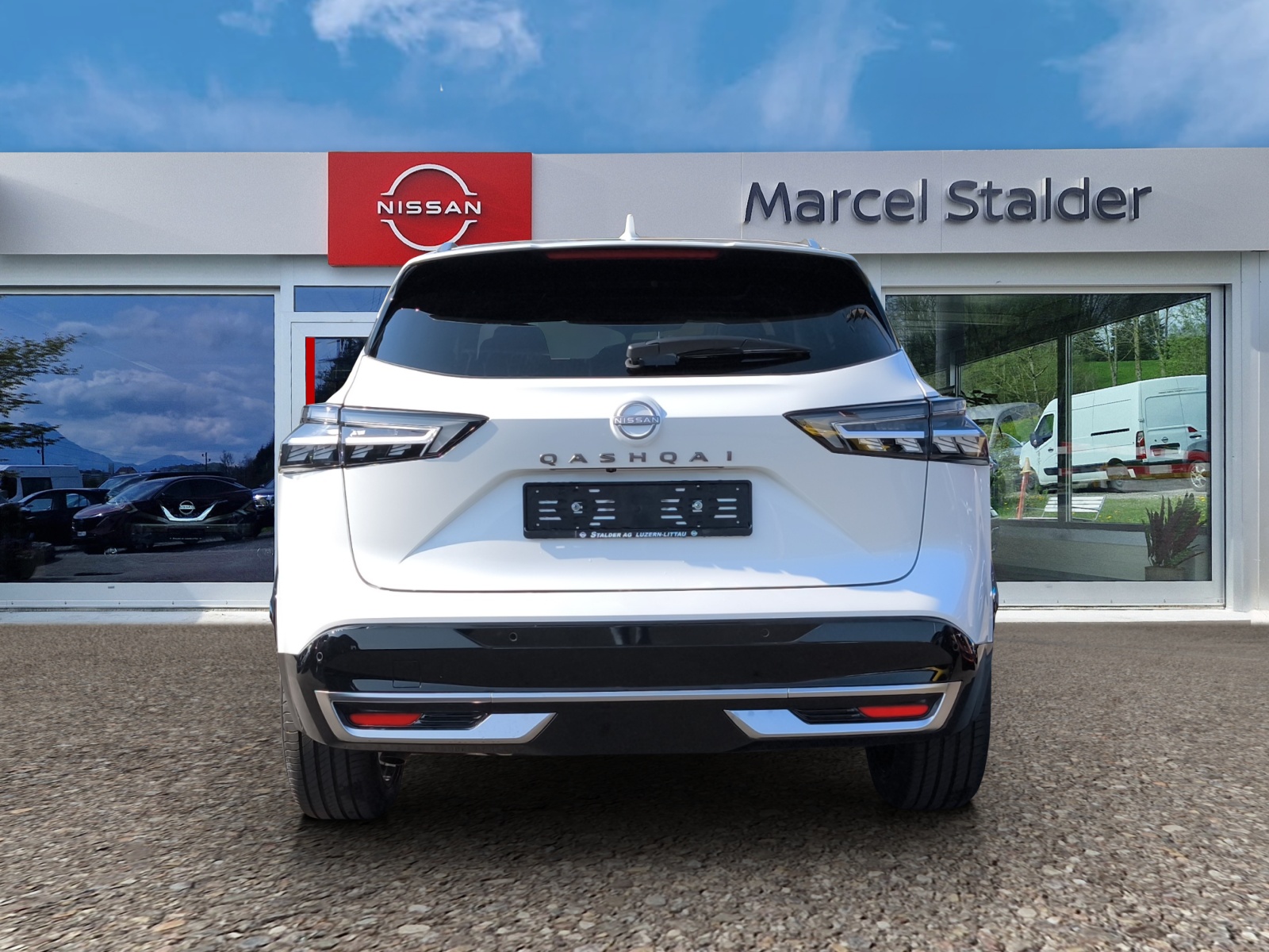 NISSAN Qashqai 1.3 DIG-T MHEV Tekna+ Xtronic 4x4-image-2