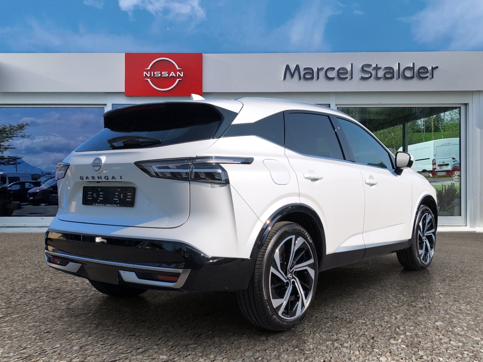 NISSAN Qashqai 1.3 DIG-T MHEV Tekna+ Xtronic 4x4-image-3
