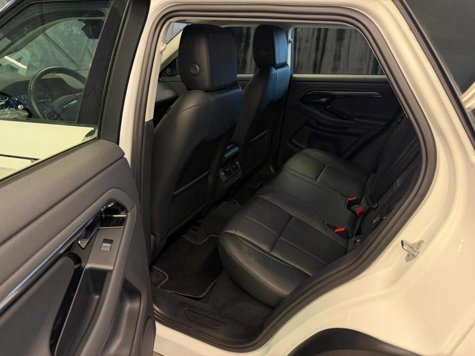 LAND ROVER Range Rover Evoque P 300e AT8-image-13