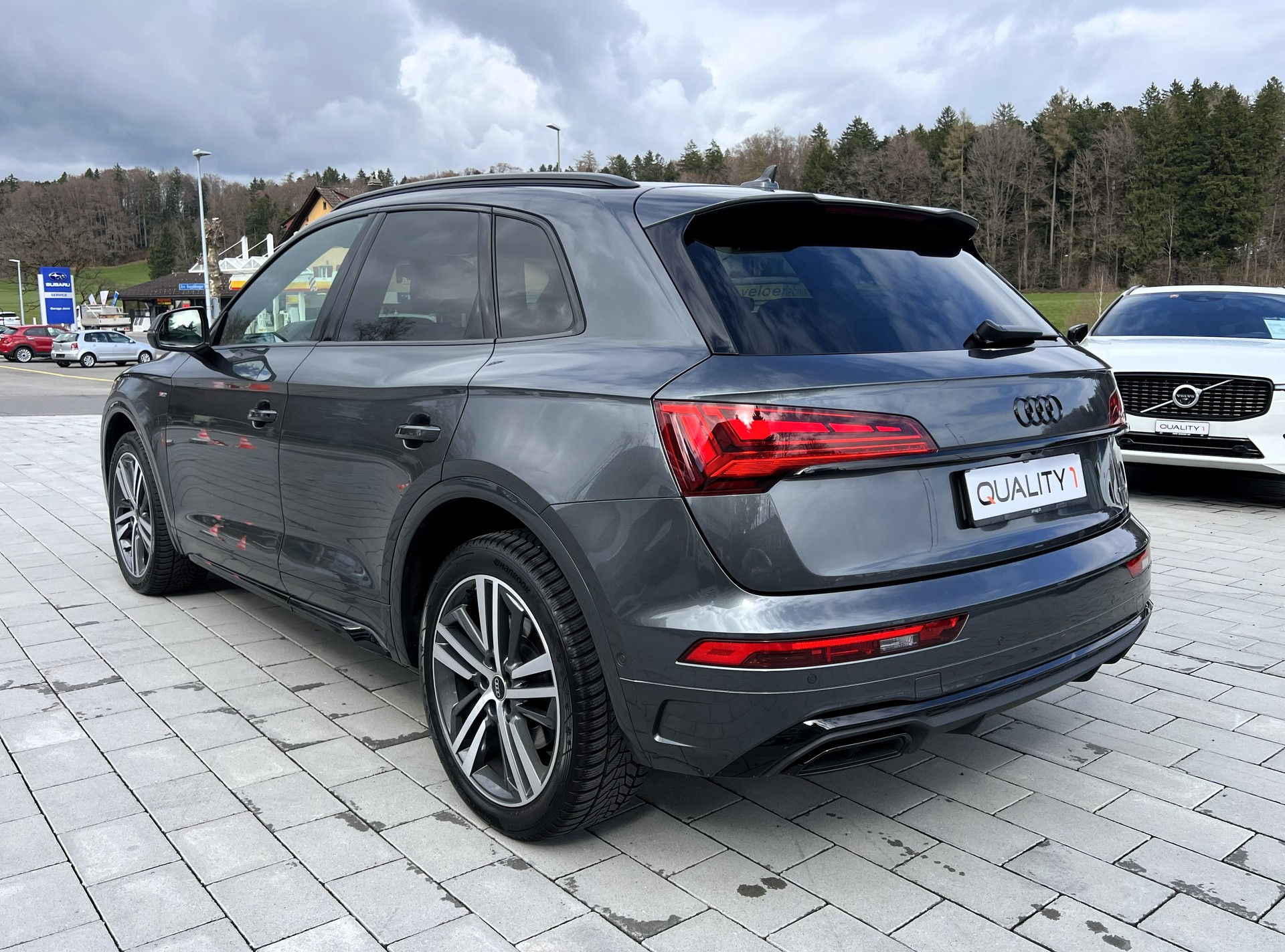 AUDI Q5 40 TDI Black Edition quattro S-tronic-image-2