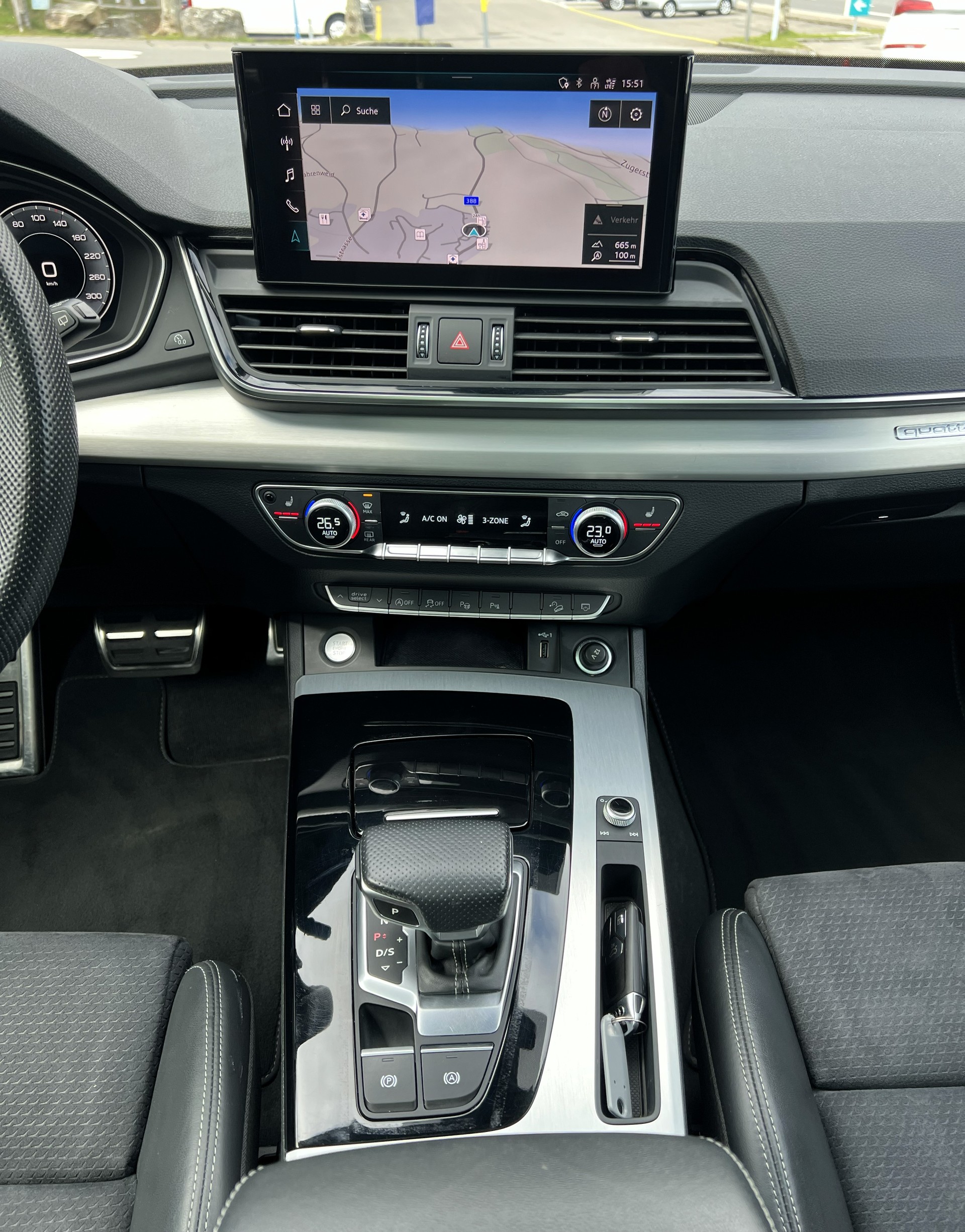 AUDI Q5 40 TDI Black Edition quattro S-tronic-image-23