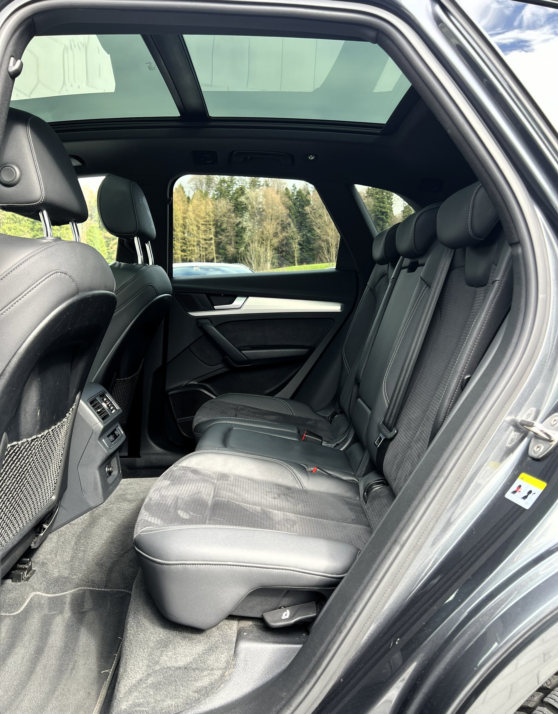 AUDI Q5 40 TDI Black Edition quattro S-tronic-image-13