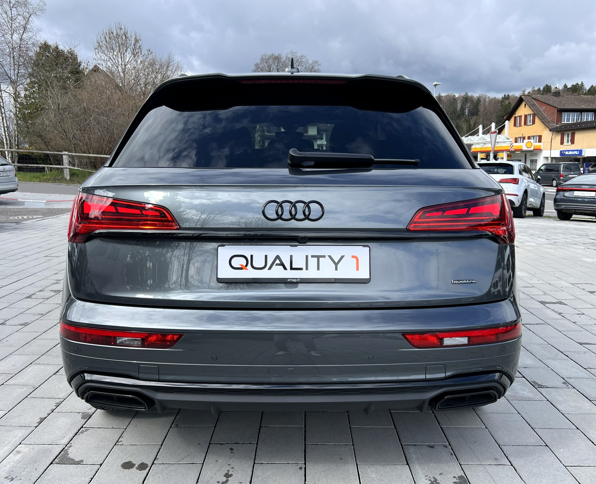 AUDI Q5 40 TDI Black Edition quattro S-tronic-image-3