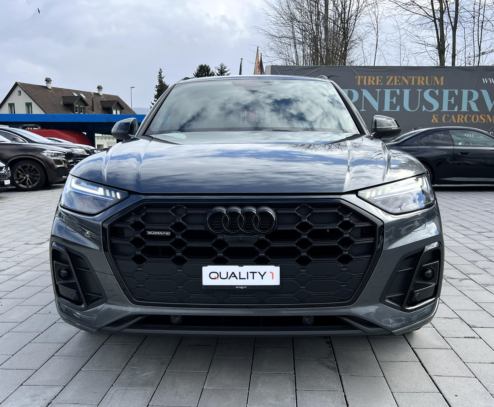 AUDI Q5 40 TDI Black Edition quattro S-tronic-image-7