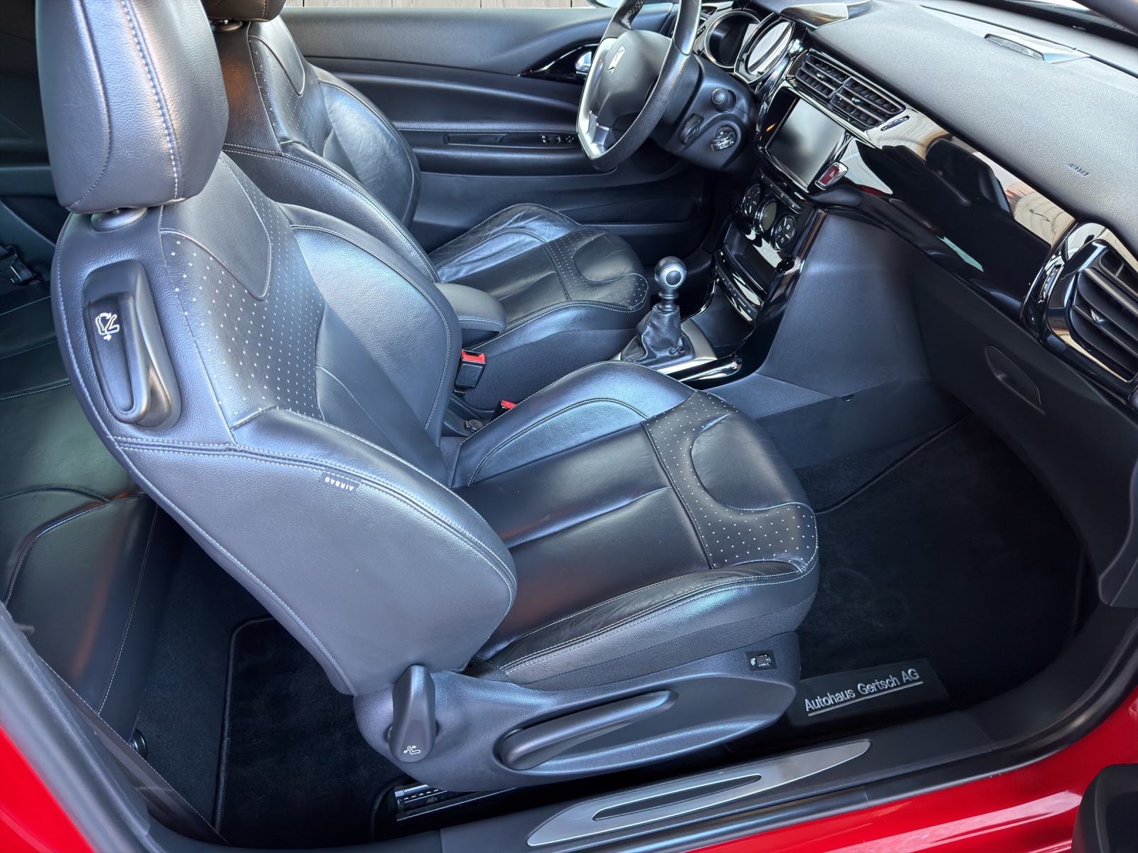 DS AUTOMOBILES DS 3 1.2 PureTech Givenchy le Make Up-image-12