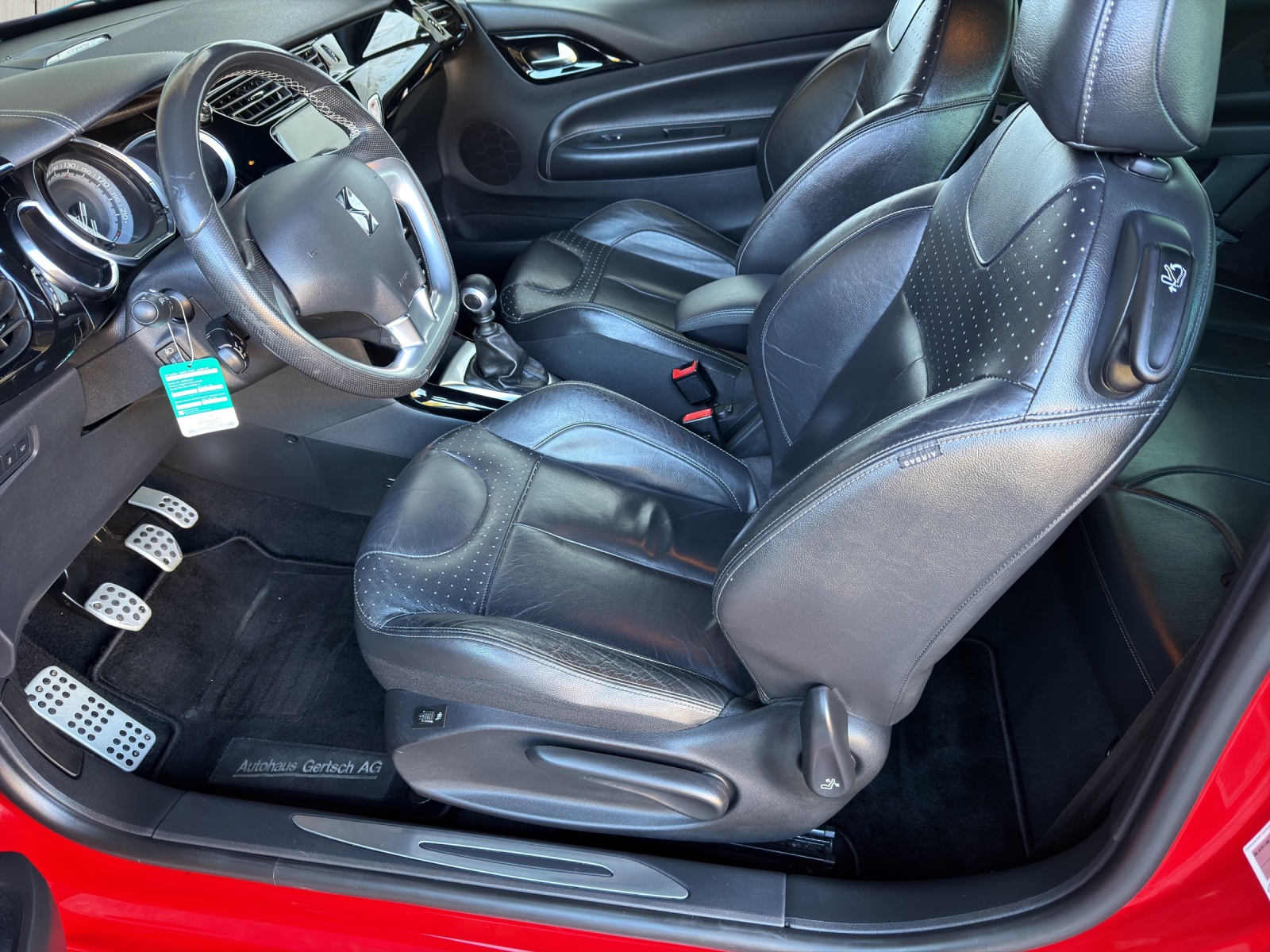 DS AUTOMOBILES DS 3 1.2 PureTech Givenchy le Make Up-image-9