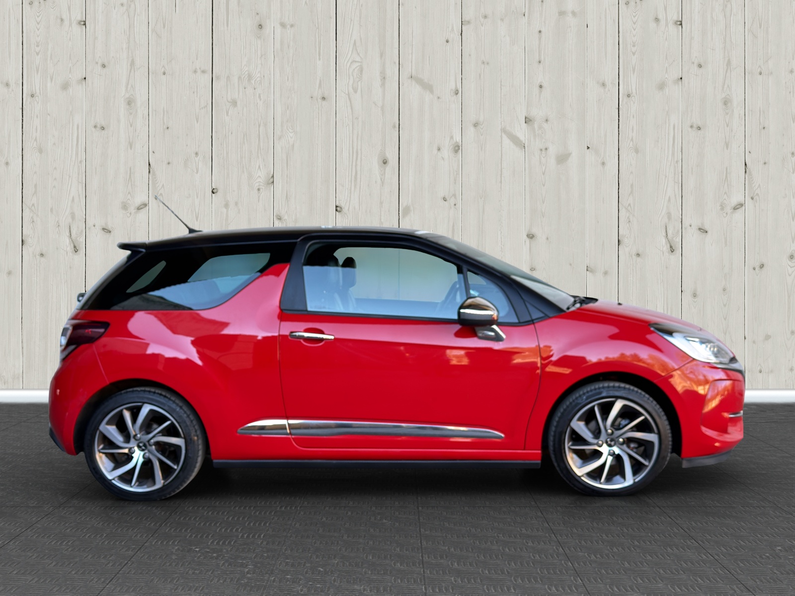 DS AUTOMOBILES DS 3 1.2 PureTech Givenchy le Make Up-image-7