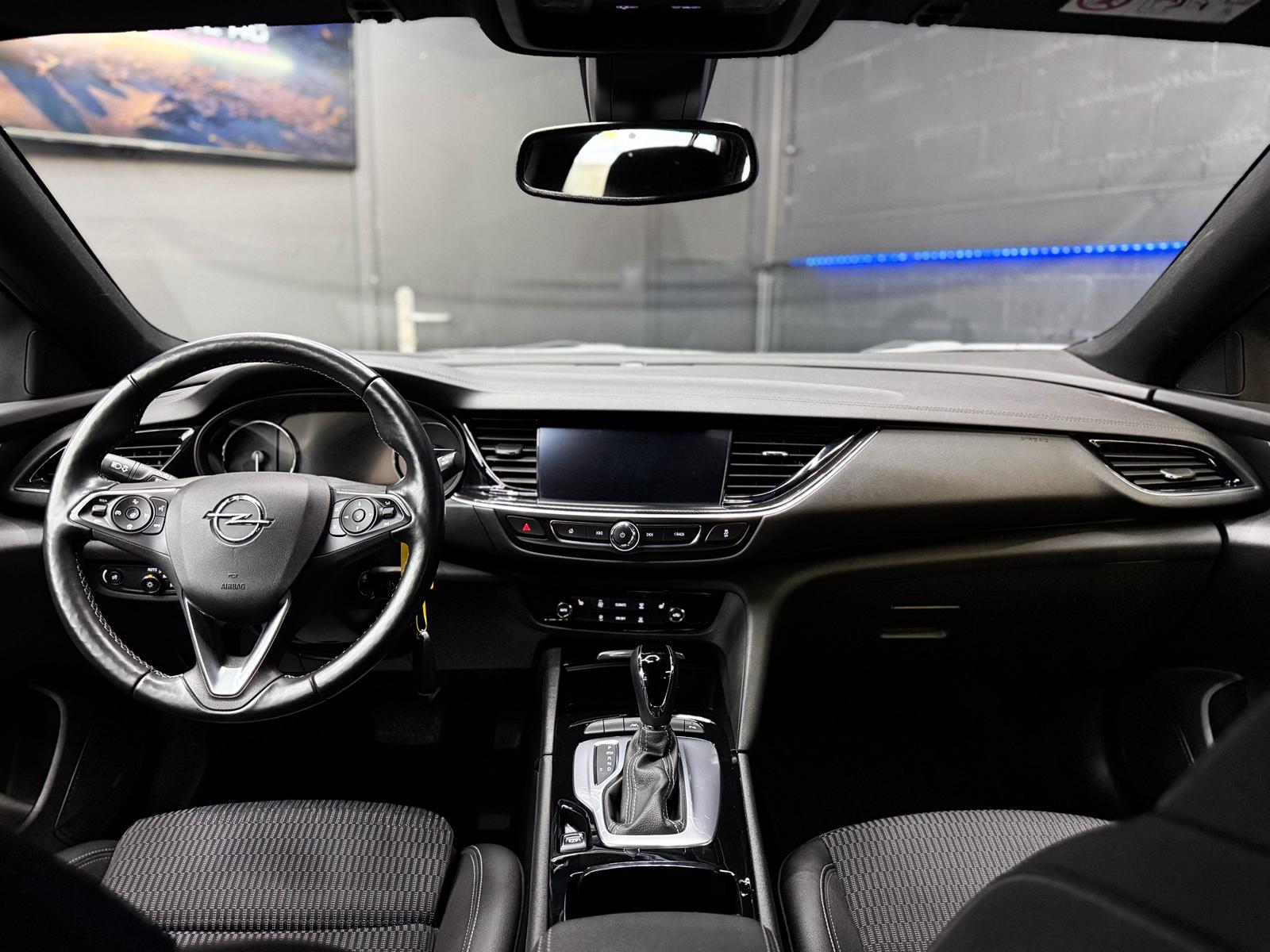 OPEL Insignia 2.0 T Sports Tourer Edition Automatic-image-8