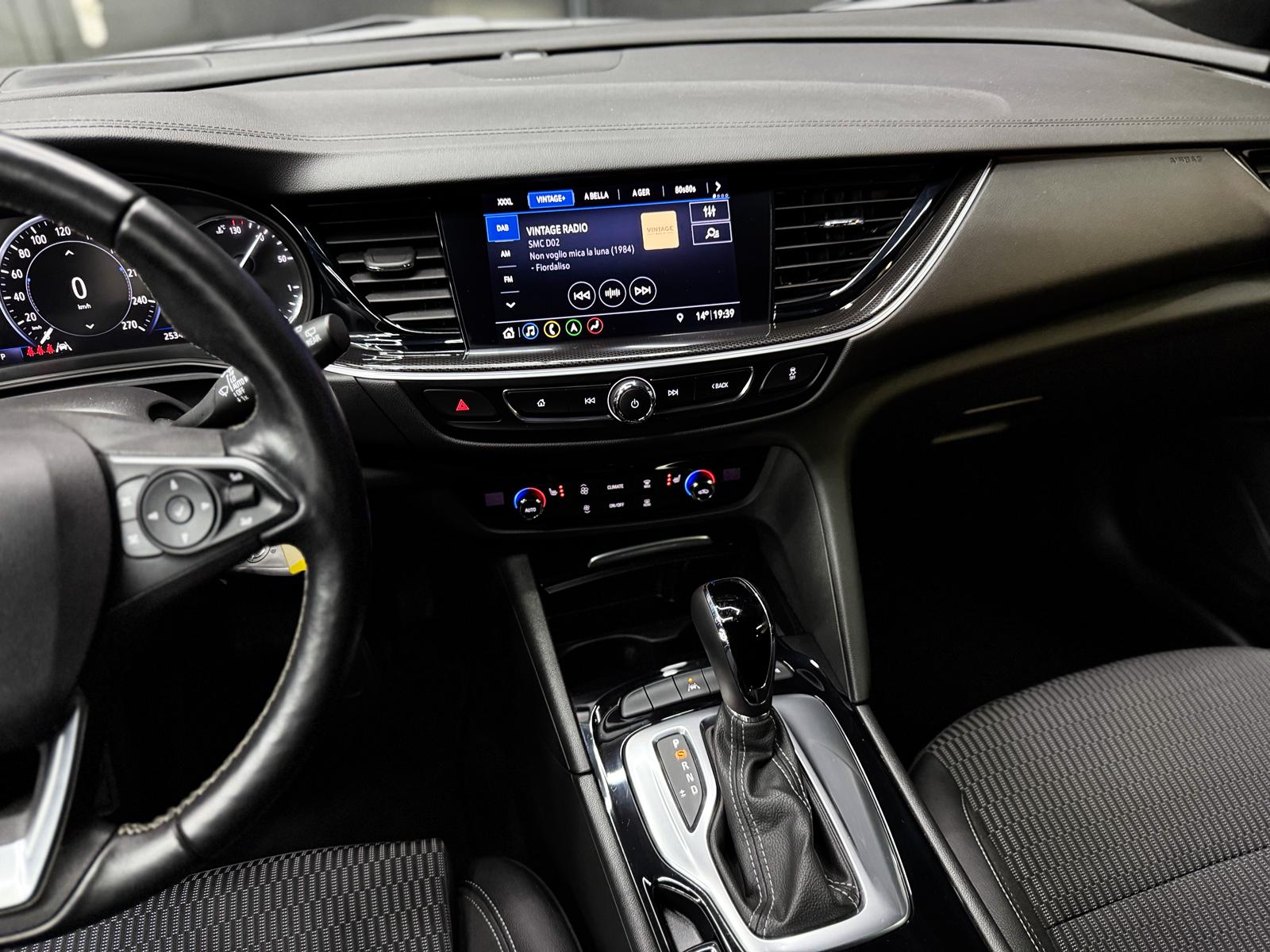 OPEL Insignia 2.0 T Sports Tourer Edition Automatic-image-15