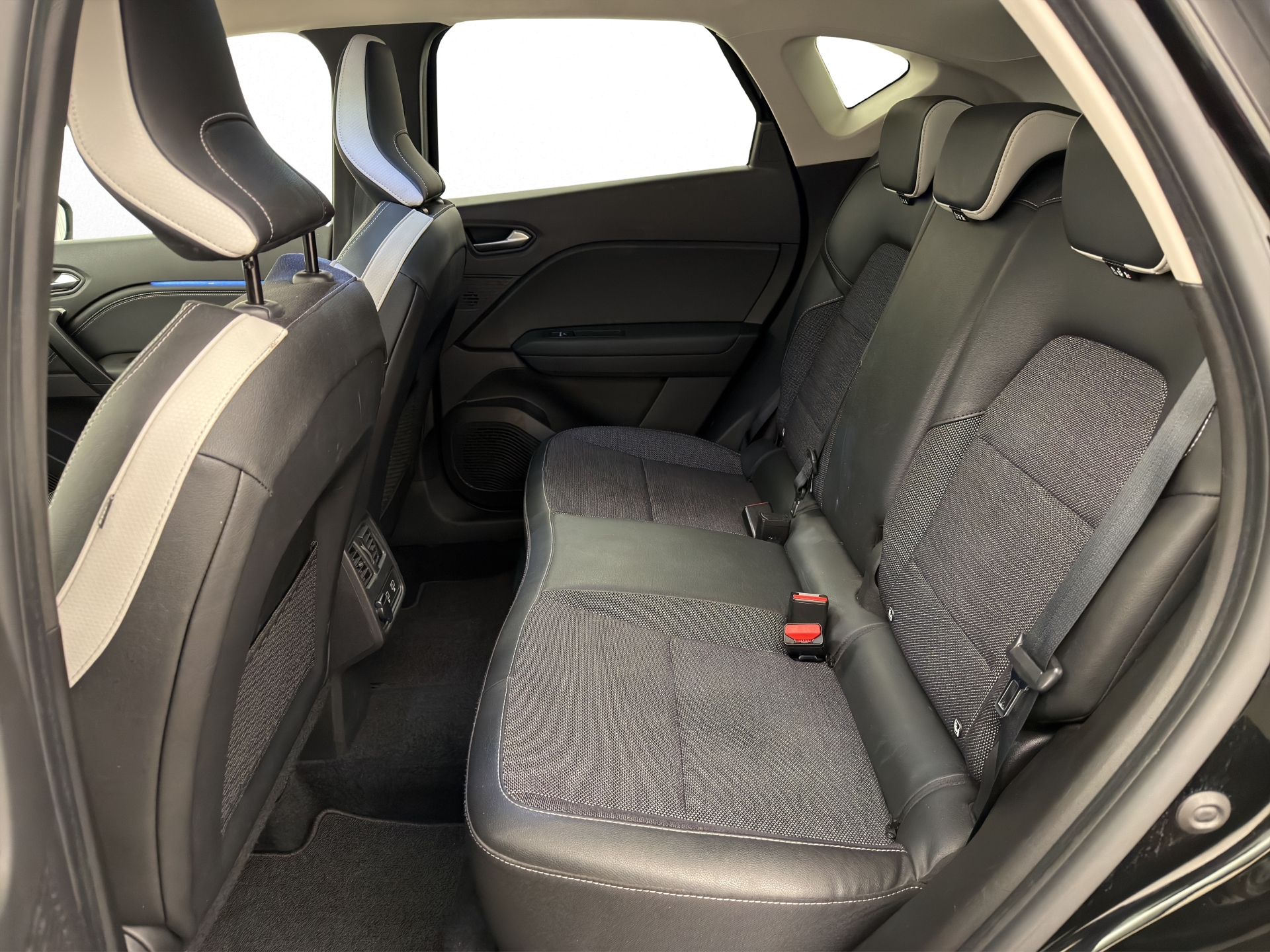 RENAULT Captur 1.3 TCe 140 techno EDC-image-12