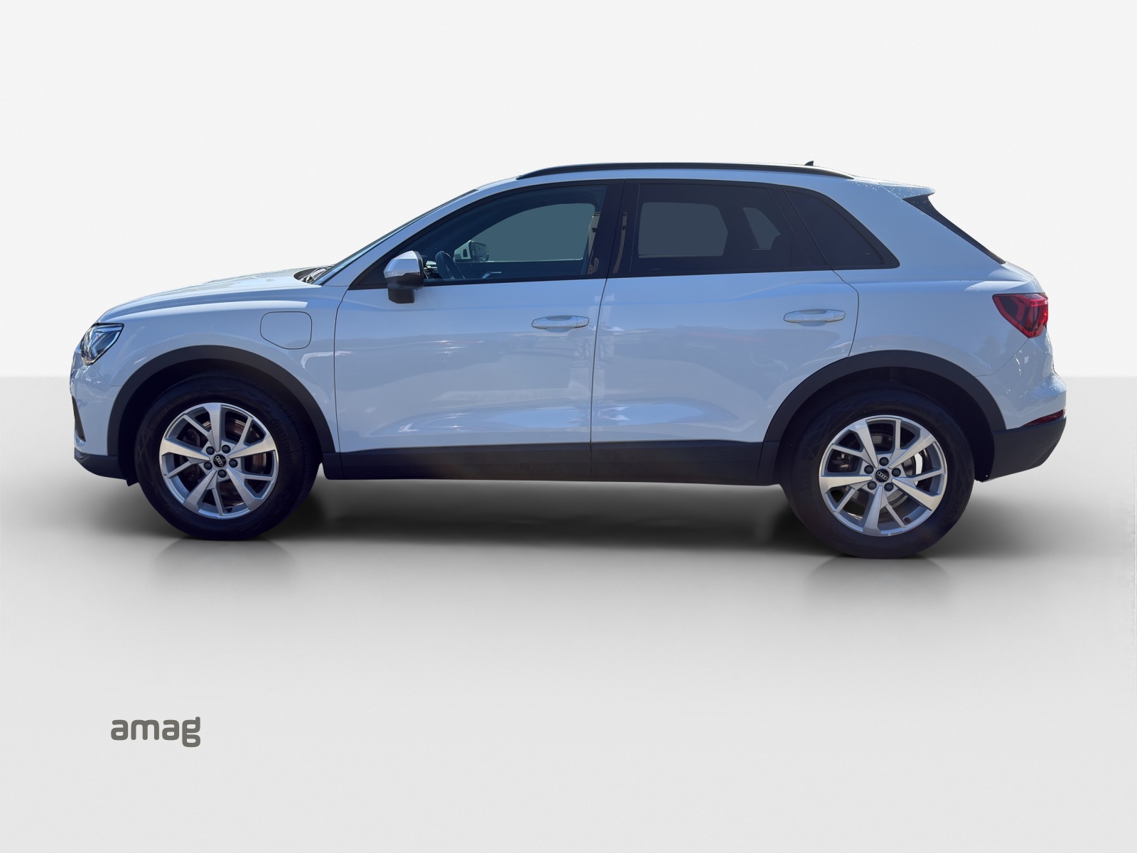 AUDI Q3 45 TFSI e Attraction S-tronic-image-1