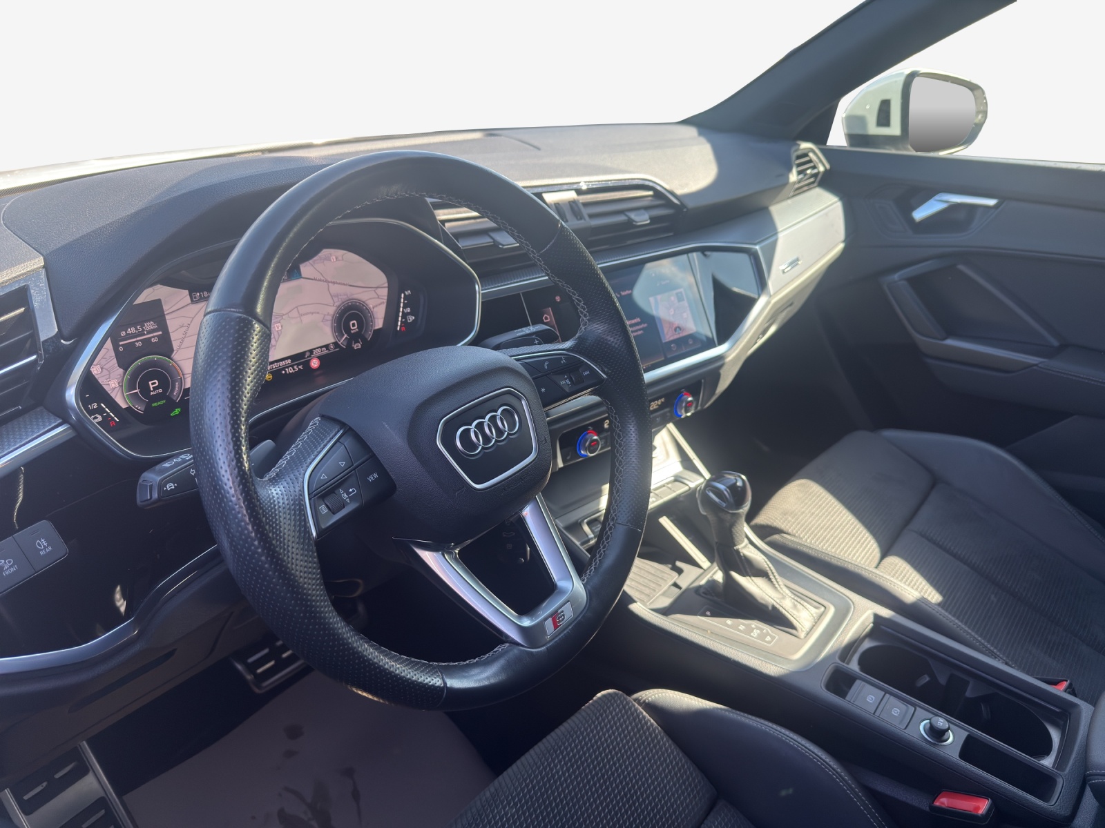 AUDI Q3 45 TFSI e Attraction S-tronic-image-13
