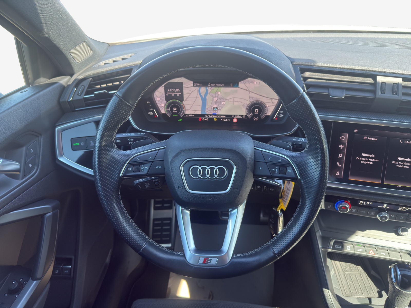 AUDI Q3 45 TFSI e Attraction S-tronic-image-9