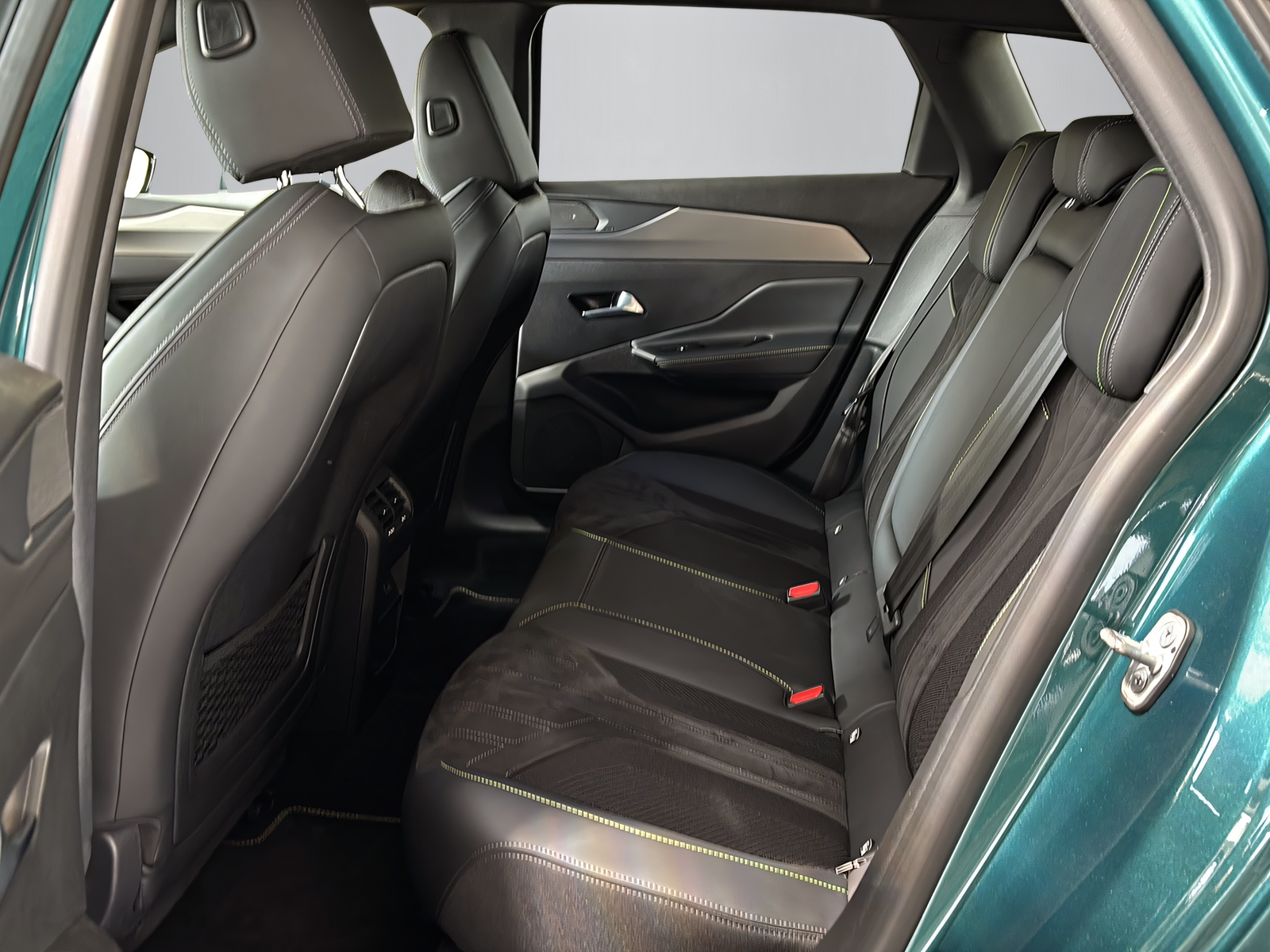 PEUGEOT 308 SW 1.6 PHEV 180 GT-image-6