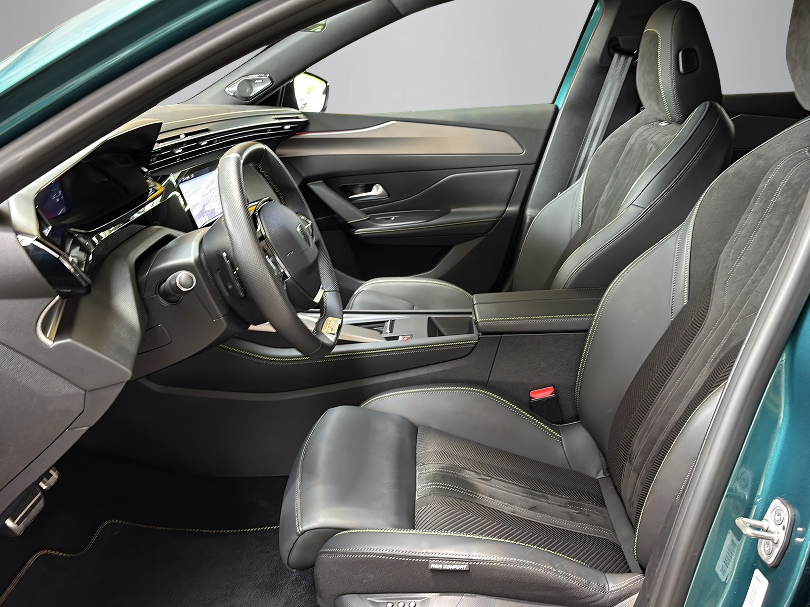 PEUGEOT 308 SW 1.6 PHEV 180 GT-image-2