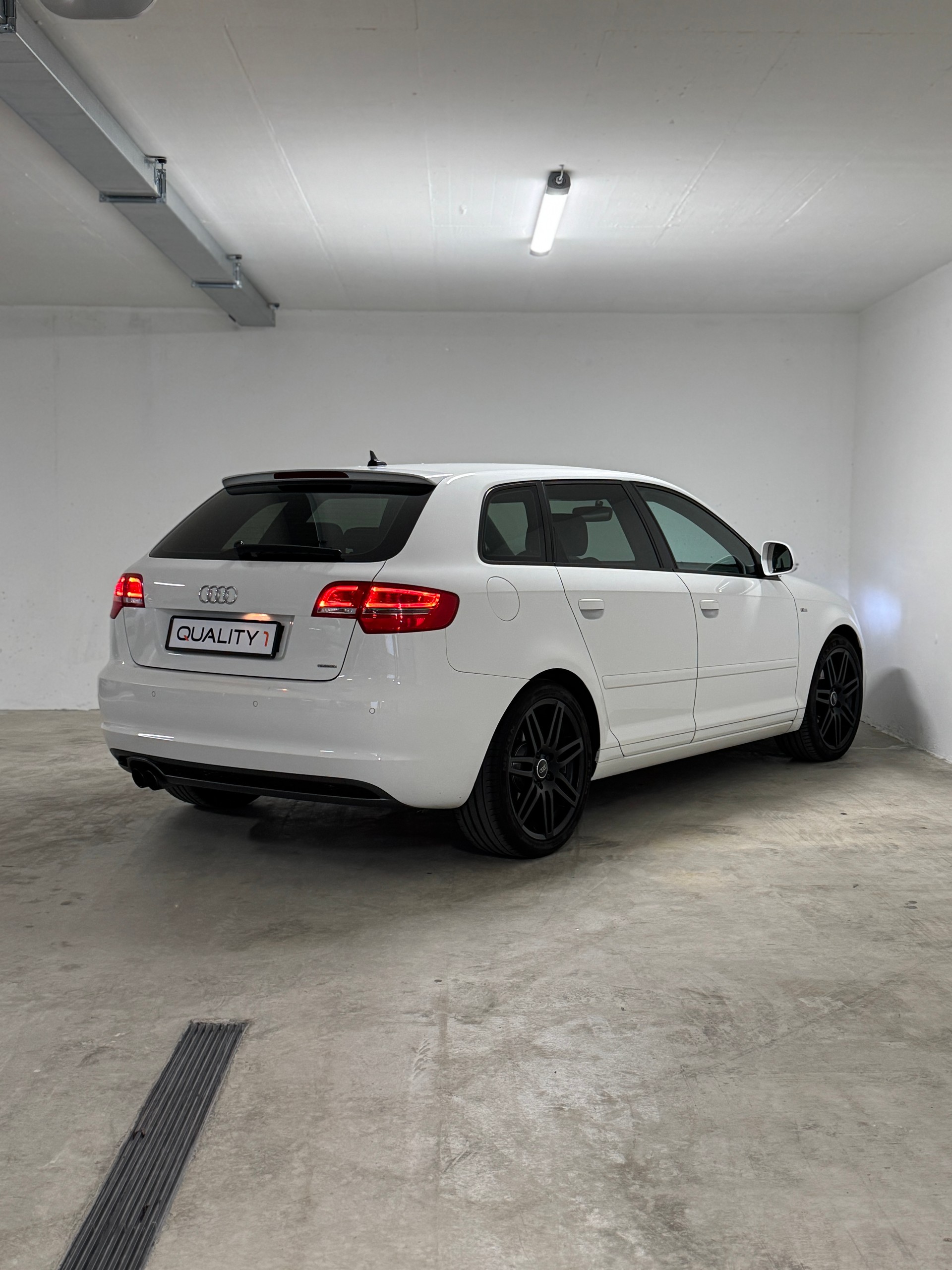 AUDI A3 Sportback 2.0 TFSI Ambition quattro S-tronic *S-Line*-image-3