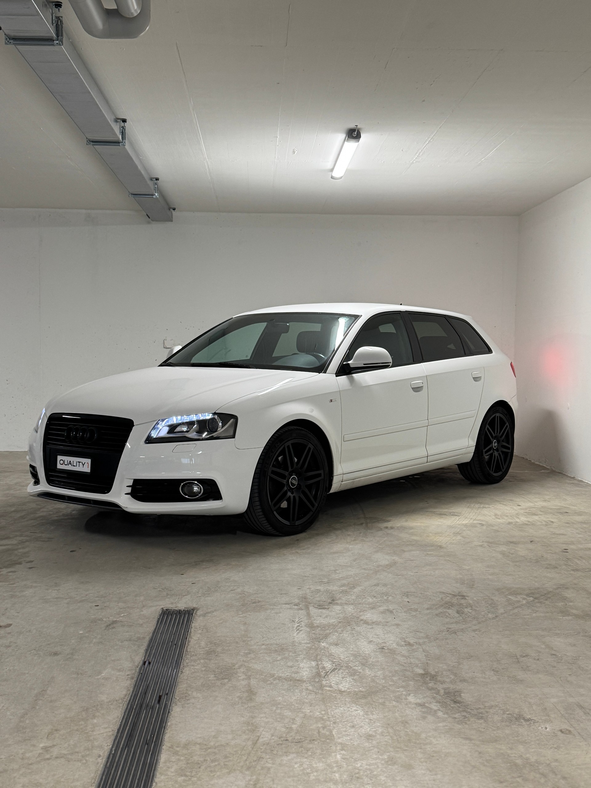 AUDI A3 Sportback 2.0 TFSI Ambition quattro S-tronic *S-Line*-image-0