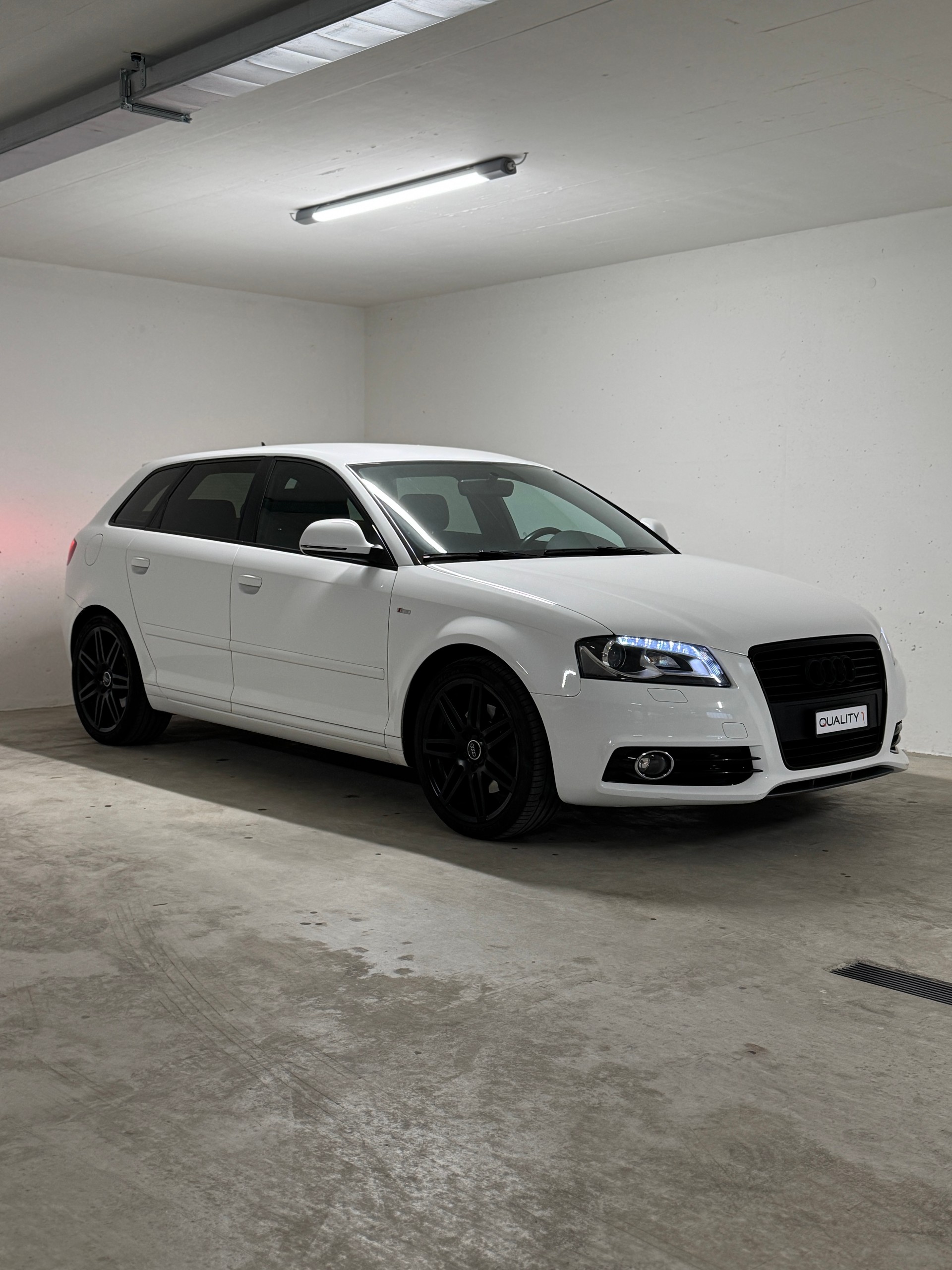 AUDI A3 Sportback 2.0 TFSI Ambition quattro S-tronic *S-Line*-image-2